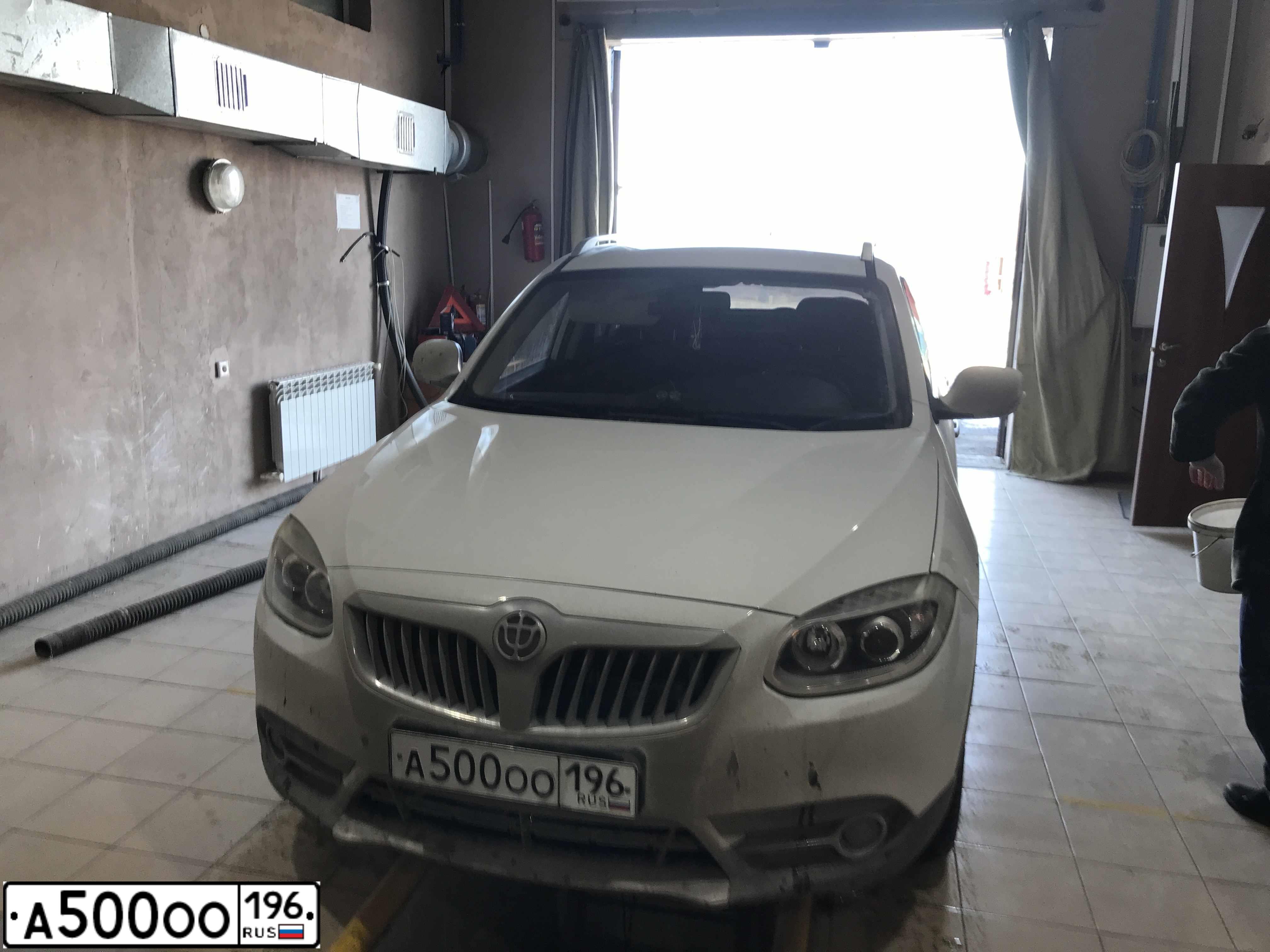 Фото автомобиля CHEVROLET CAPTIVA, 2007 — госномер О827ВЕ196. Цвет: ТЕМНО-СЕРЫЙ