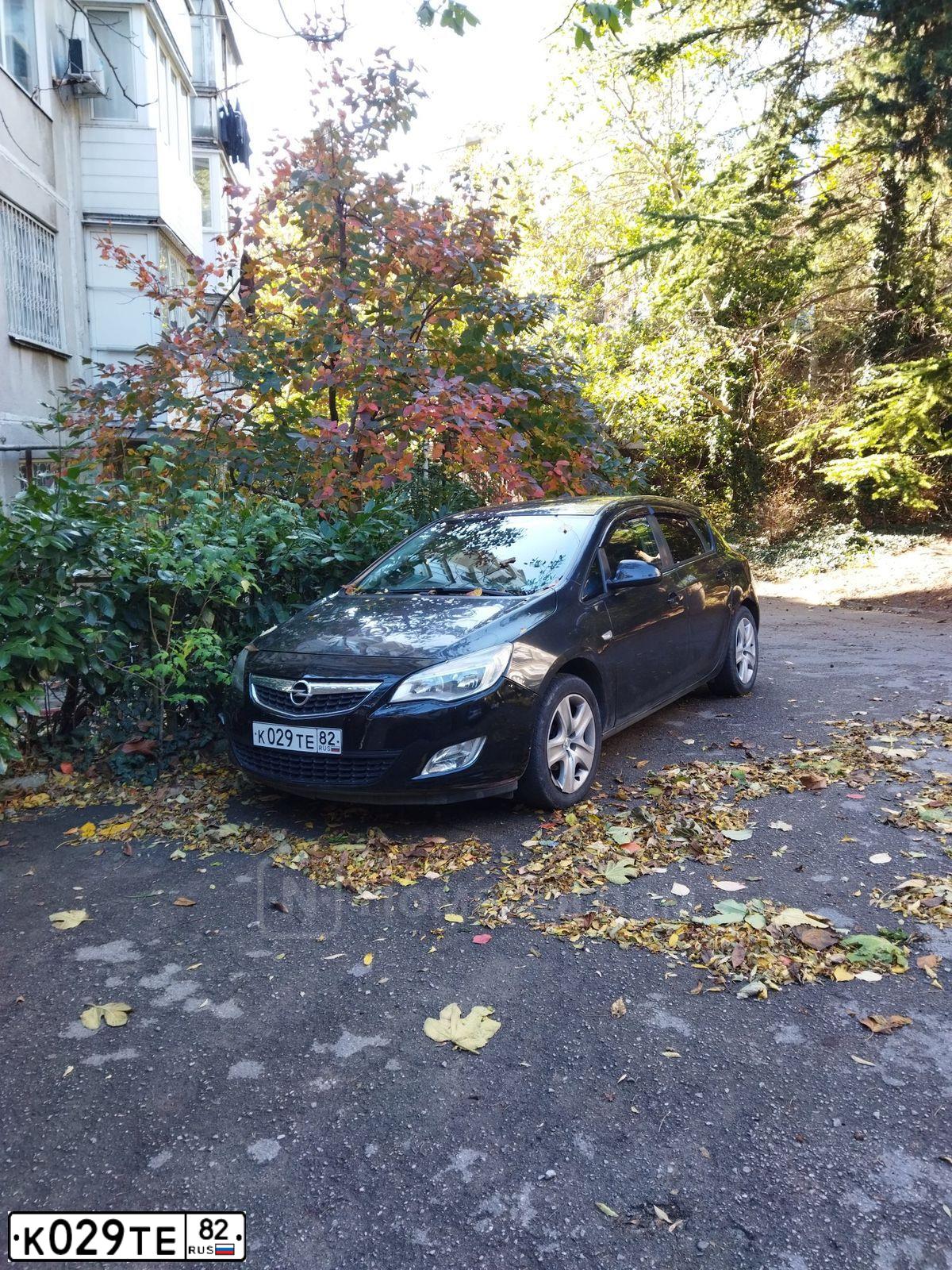 Фото автомобиля OPEL ASTRA, 2010 — госномер К029ТЕ82. Цвет: ЧЕРНЫЙ