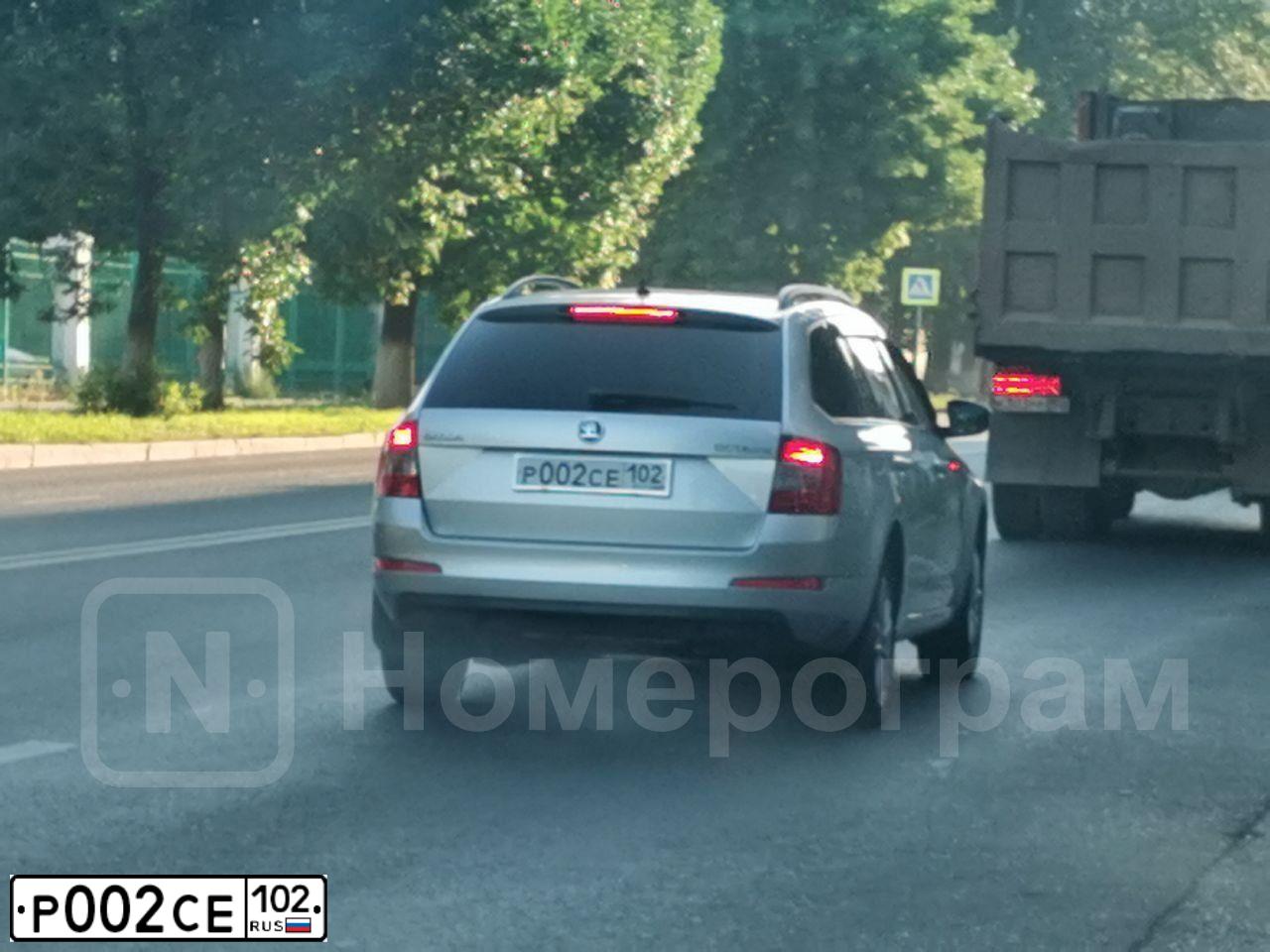 Фото автомобиля OPEL ASTRA, 2012 — госномер Р002СЕ102. Цвет: БЕЛЫЙ
