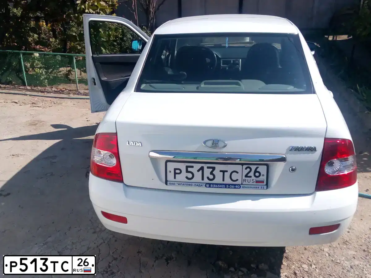 Фото автомобиля LADA 2170 PRIORA, 2012 — госномер Е117АТ126. Цвет: Белый