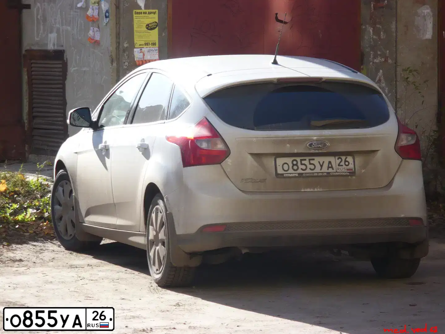 Фото автомобиля FORD FOCUS, 2012 — госномер Р797РВ126. Цвет: Белый