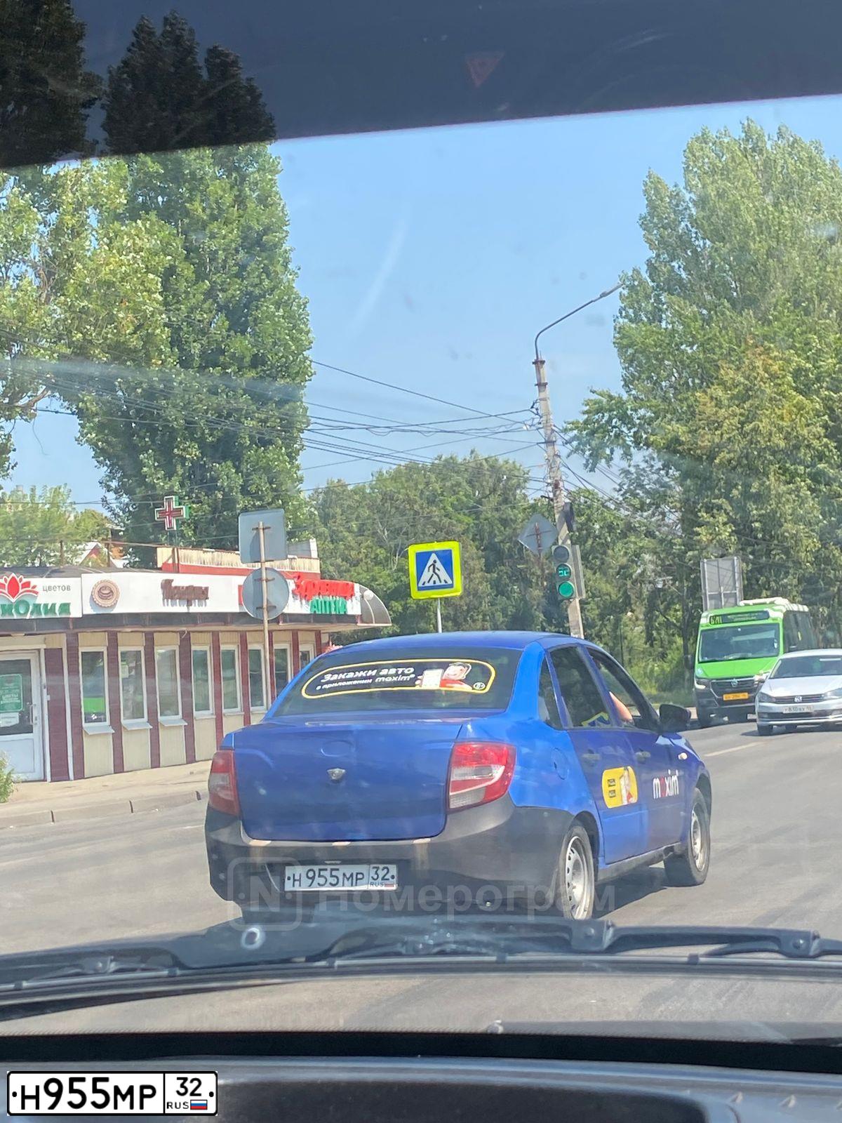 Фото автомобиля LADA 2190 GRANTA, 2018 — госномер Н955МР32. Цвет: ЯРКО-СИНИЙ
