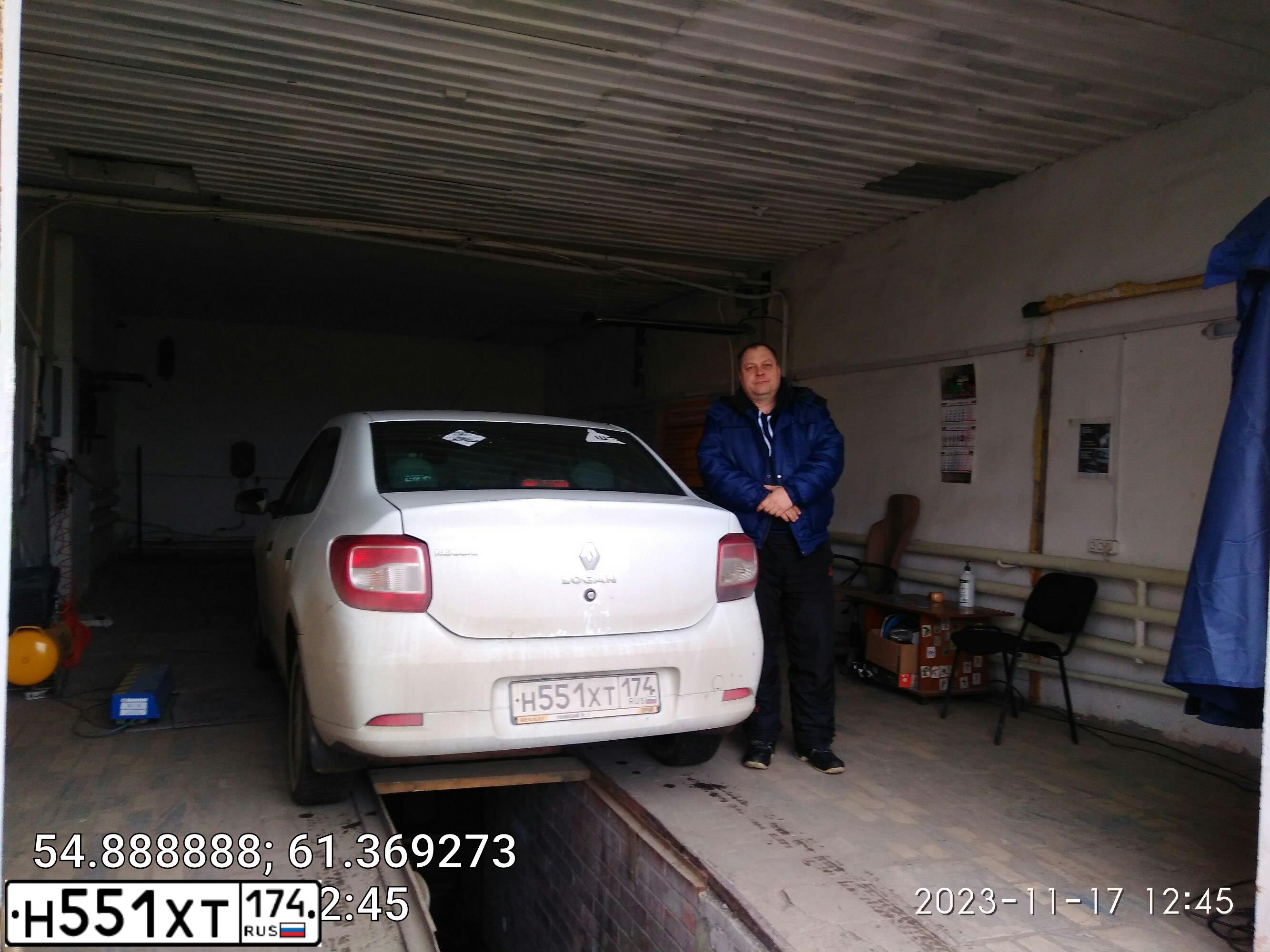 Фото автомобиля RENAULT LOGAN, 2014 — госномер Н551ХТ174. Цвет: Белый