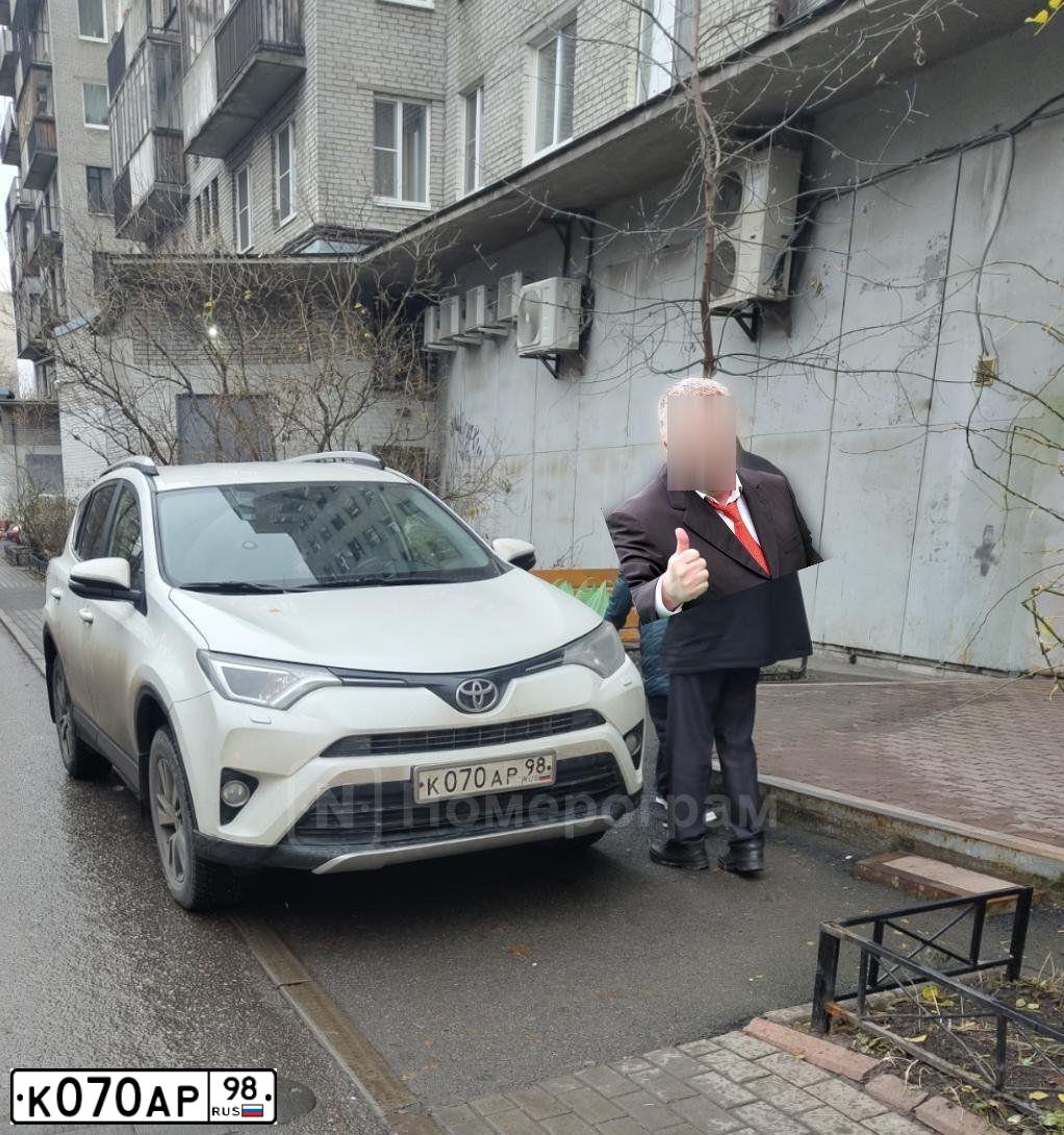 Фото автомобиля TOYOTA RAV4, 2007 — госномер К070АР98. Цвет: ЧЕРНЫЙ