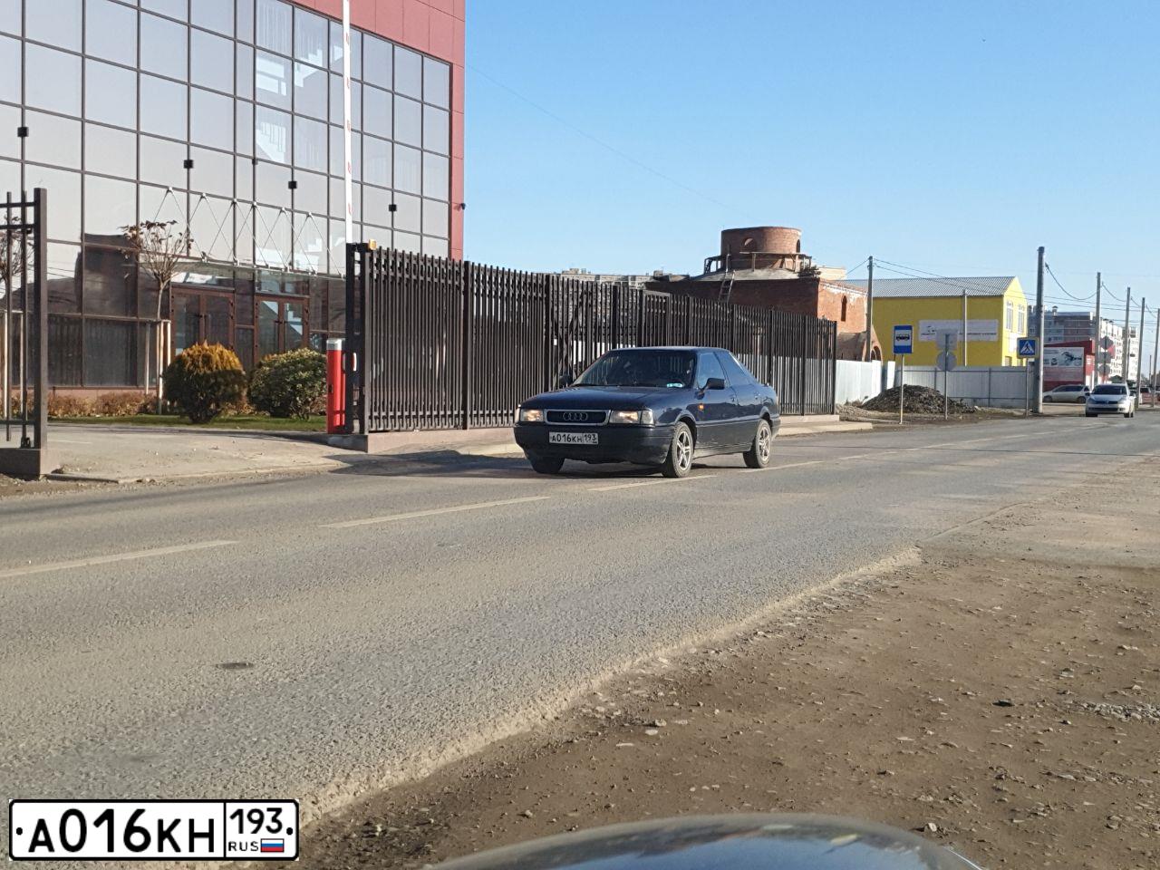 Фото автомобиля AUDI 80, 1990 — госномер А016КН193. Цвет: ТЕМНО-СИНИЙ