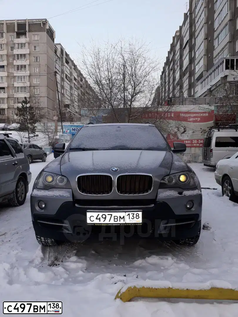 Фото автомобиля BMW X5, 2009 — госномер К888НЕ38. Цвет: Серый