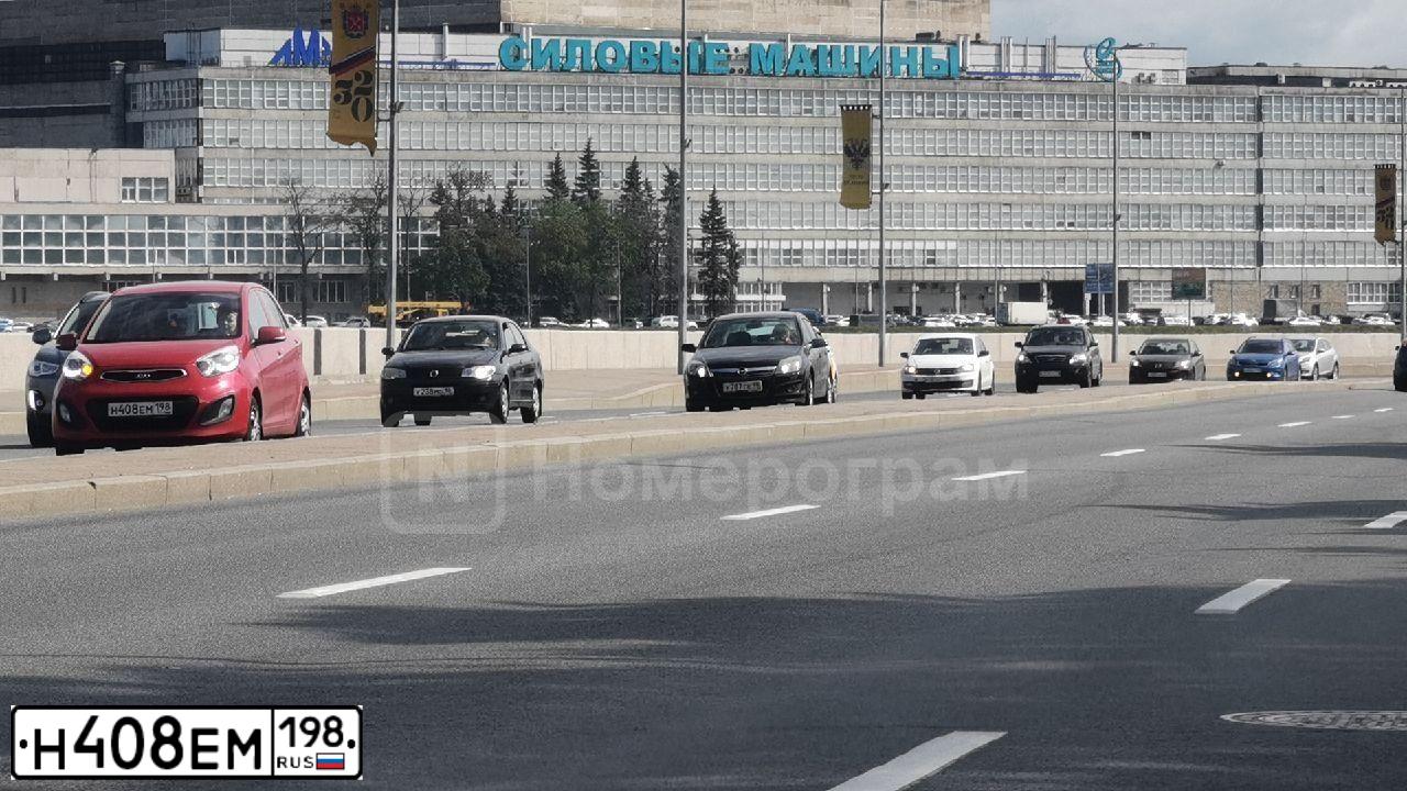 Фото автомобиля KIA PICANTO / MORNING, 2013 — госномер Н408ЕМ198. Цвет: Красный