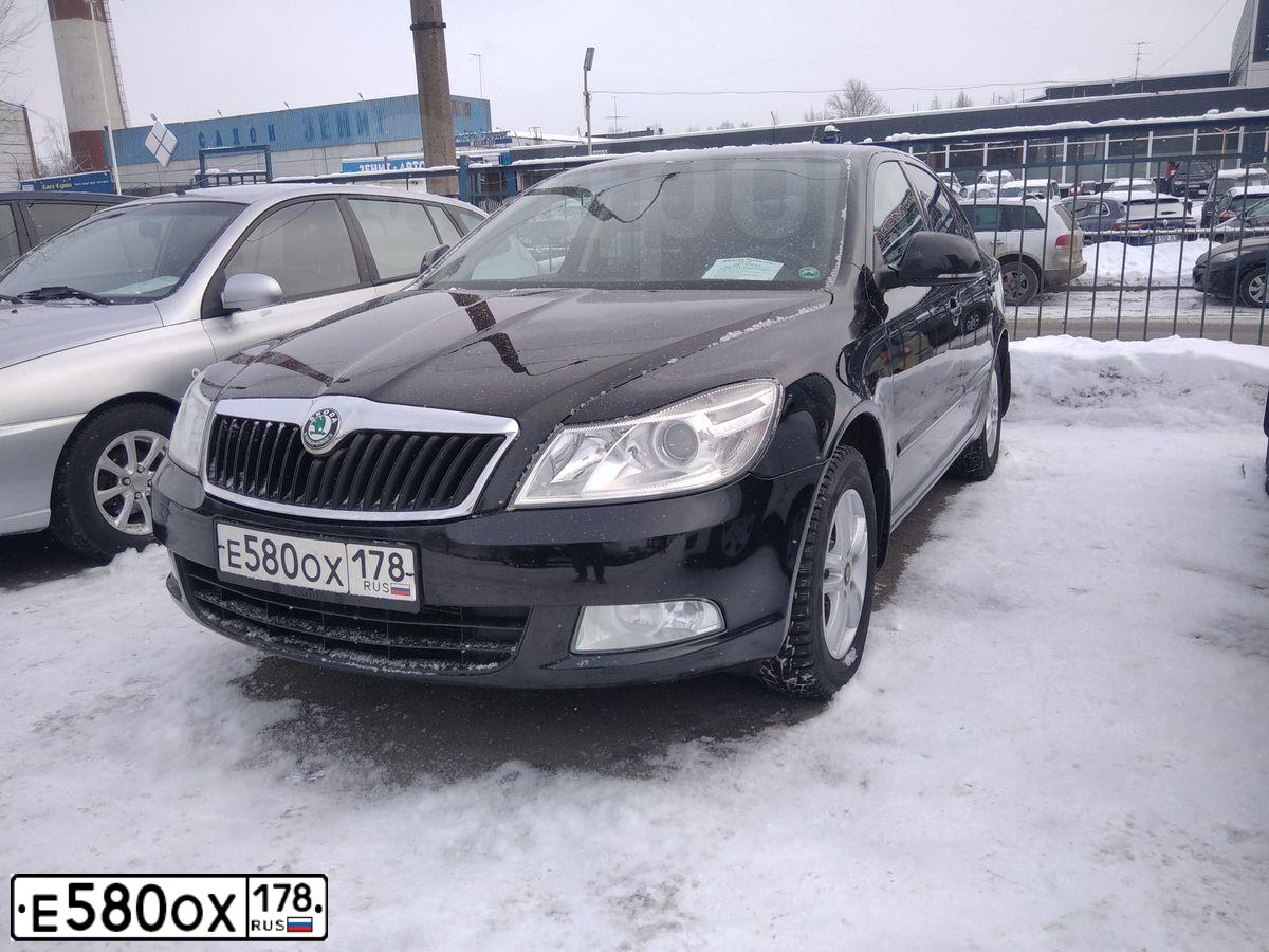 Фото автомобиля SKODA OCTAVIA, 2011 — госномер Е580ОХ178. Цвет: ЧЕРНЫЙ