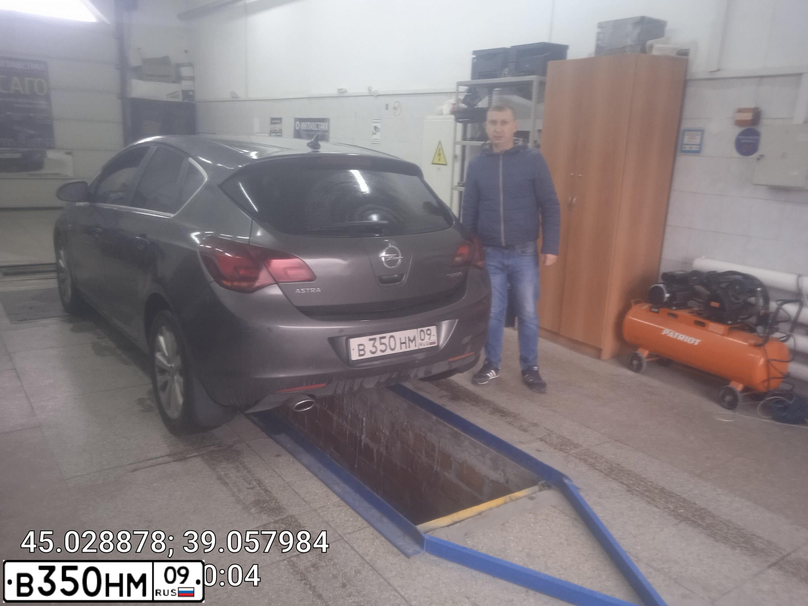 Фото автомобиля OPEL ASTRA, 2010 — госномер Е162ЕТ01