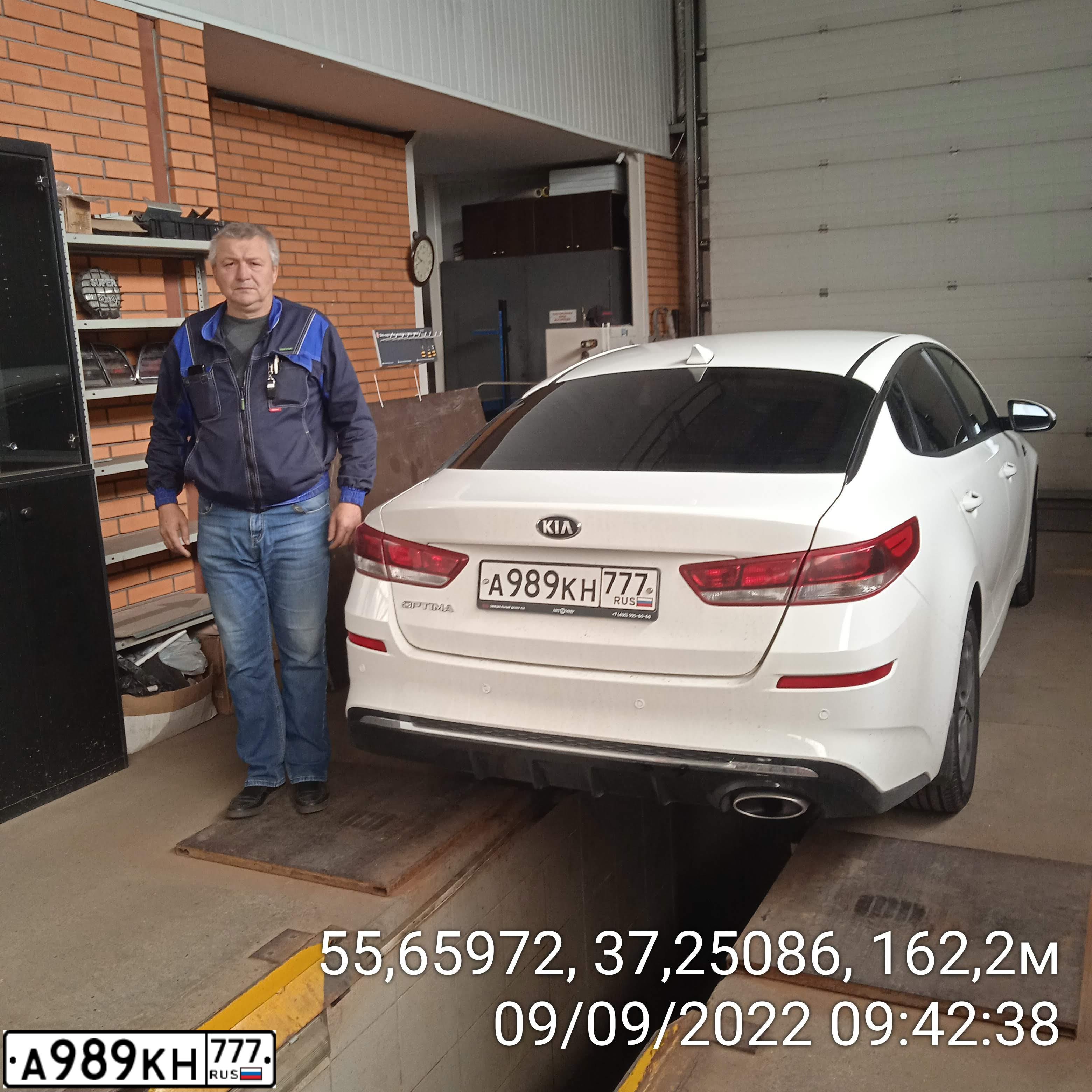 Фото автомобиля HYUNDAI SANTA FE, 2011 — госномер А989КН777. Цвет: Коричневый