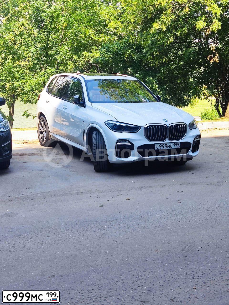 Фото автомобиля BMW X5, 2018 — госномер С999МС199. Цвет: БЕЛЫЙ
