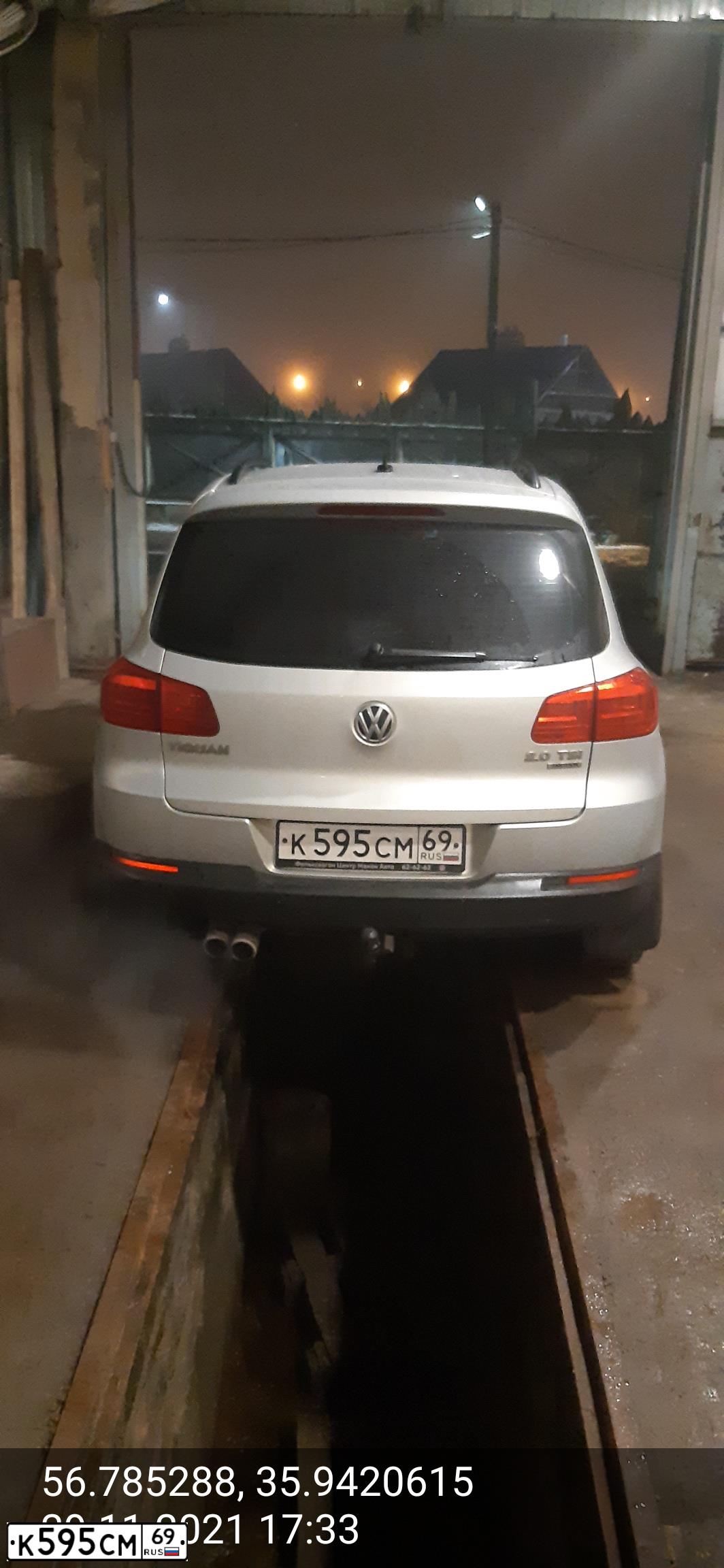 Фото автомобиля VOLKSWAGEN TIGUAN, 2012 — госномер К595СМ69. Цвет: СЕРЕБРИСТО-ЖЕЛТЫЙ