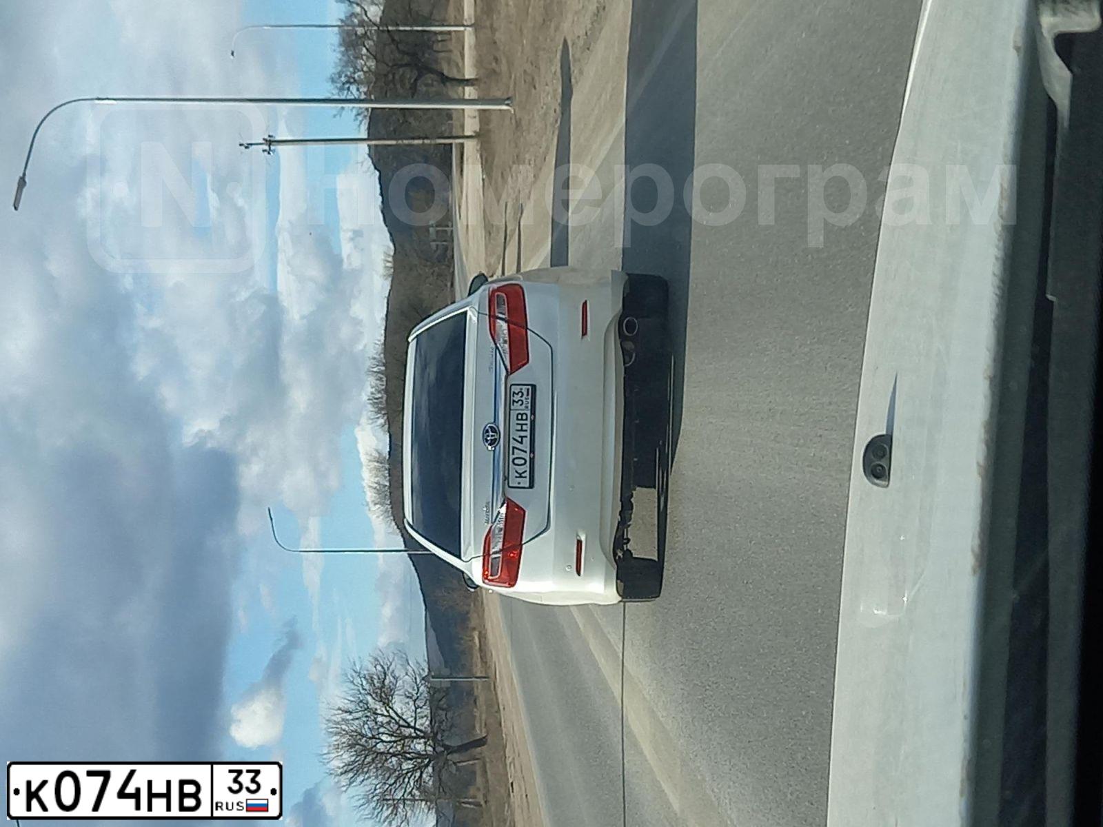 Фото автомобиля TOYOTA CAMRY, 2012 — госномер К074НВ33. Цвет: БЕЛЫЙ