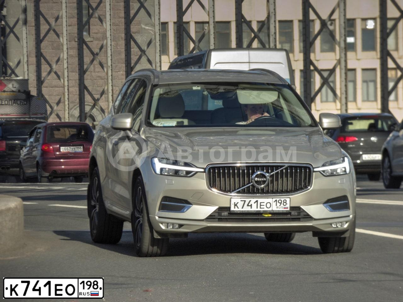 Фото автомобиля VOLVO XC60, 2020 — госномер К741ЕО198. Цвет: ПЕСОЧНО-БЕЖЕВЫЙ