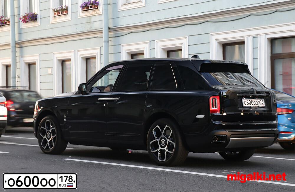 Фото автомобиля SEAZ OKA, 2002 — госномер О600ОО178. Цвет: Белый