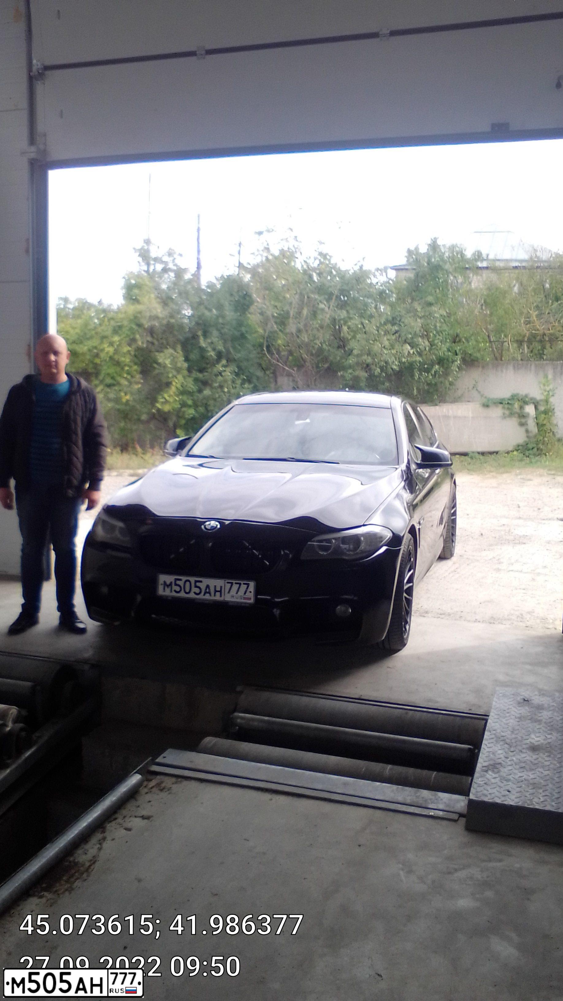 Фото автомобиля BMW 520D, 2012 — госномер Р712ХВ126. Цвет: ЧЕРНЫЙ
