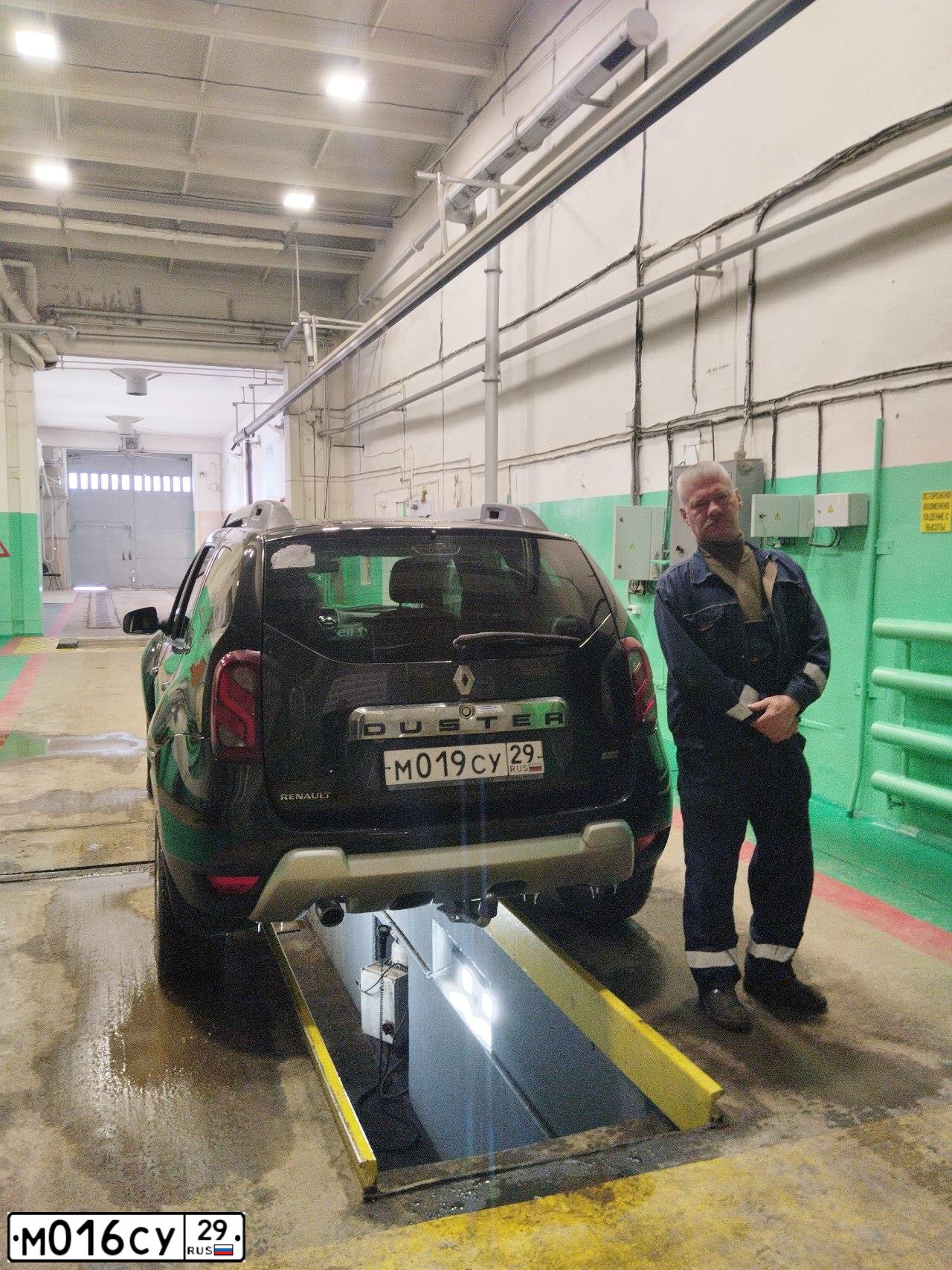 Фото автомобиля RENAULT DUSTER, 2016 — госномер М016СУ29. Цвет: ТЕМНО-КОРИЧНЕВЫЙ