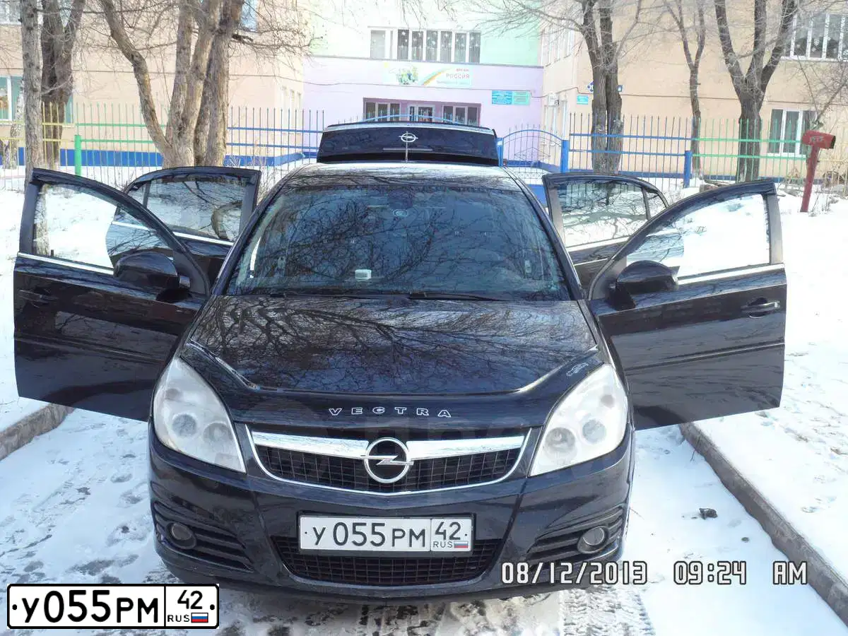 Фото автомобиля OPEL VECTRA, 2006 — госномер У055РМ42. Цвет: ЧЕРНЫЙ