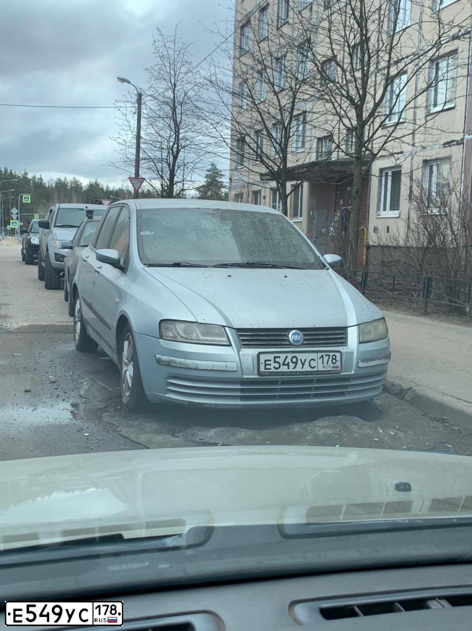 Фото автомобиля FIAT STILO, 2002 — госномер А384ХВ147. Цвет: синий