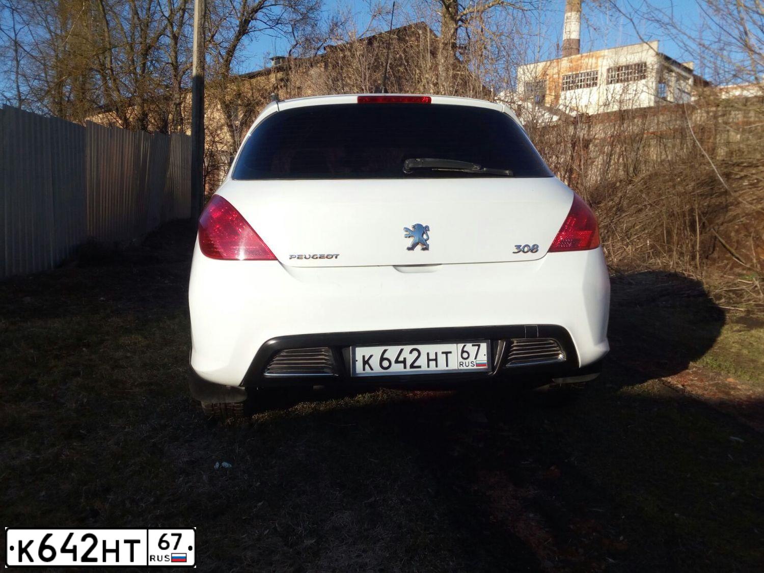 Фото автомобиля PEUGEOT 308, 2011 — госномер К642НТ67. Цвет: Белый