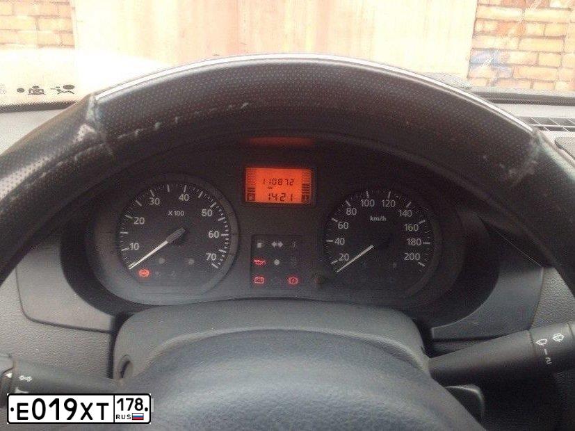 Фото автомобиля RENAULT LOGAN, 2008 — госномер В810РС147. Цвет: СИНИЙ МЕТАЛЛИК