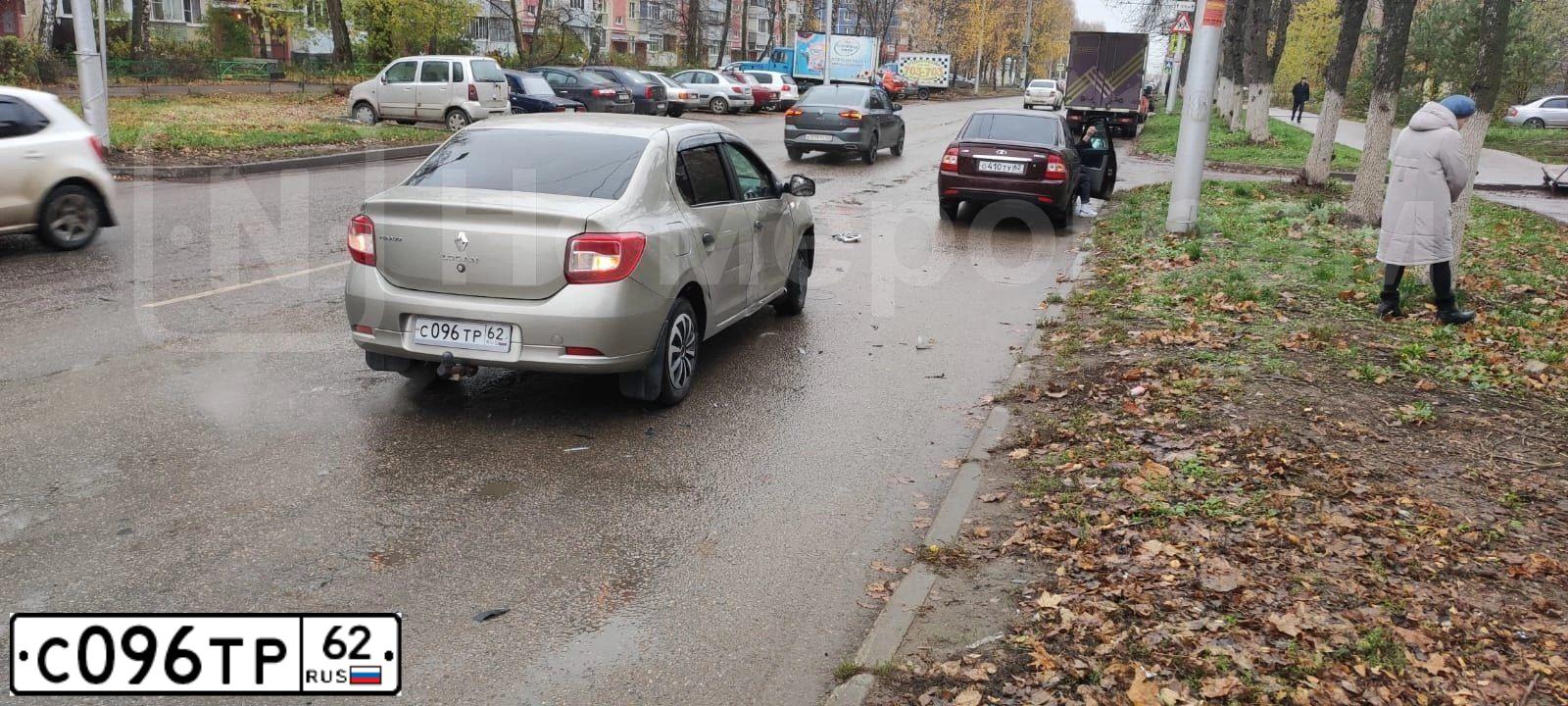 Фото автомобиля LADA 2172 PRIORA, 2012 — госномер О096ТР62. Цвет: ТЕМНО-ВИШНЕВЫЙ