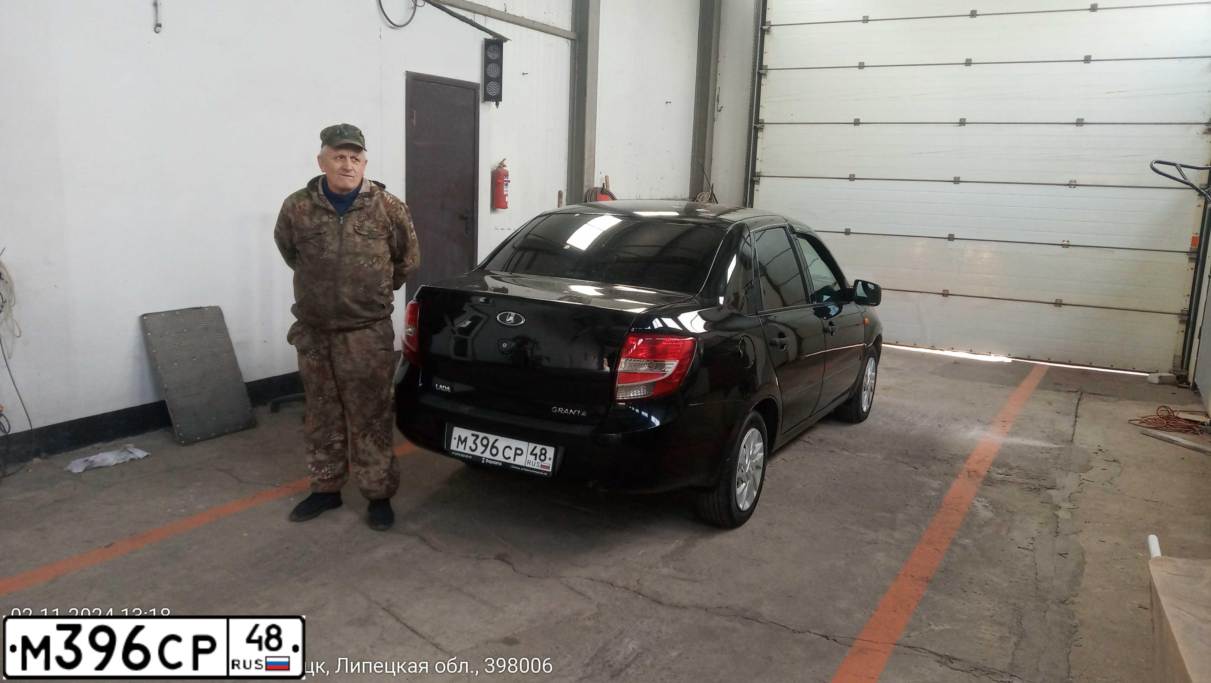 Фото автомобиля LADA 2190 GRANTA, 2014 — госномер М396СР48. Цвет: ЧЕРНО-СИНИЙ