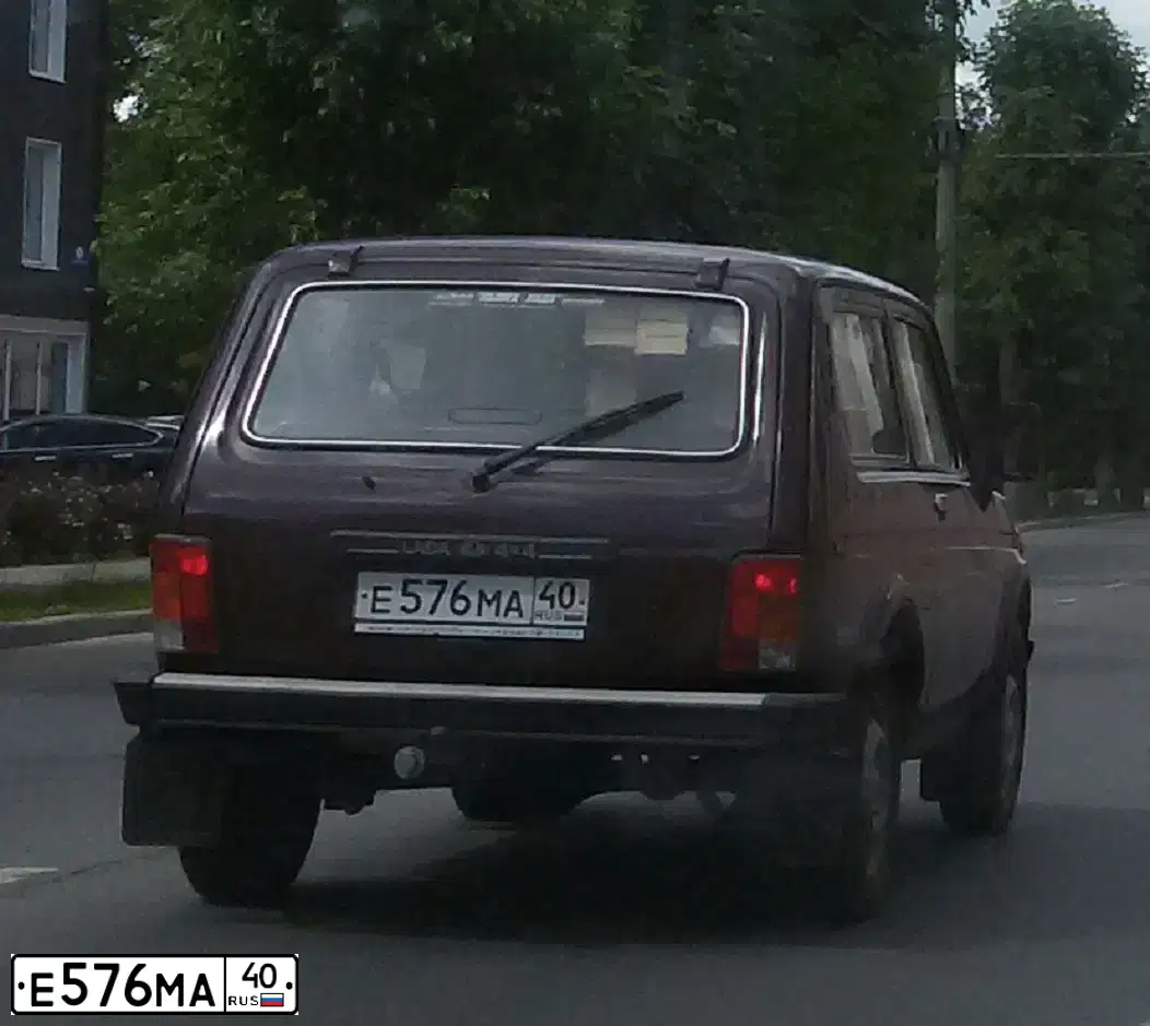 Фото автомобиля LADA 2121 NIVA, 2006 — госномер У040УК790. Цвет: ТЕМНО-ВИШНЕВЫЙ