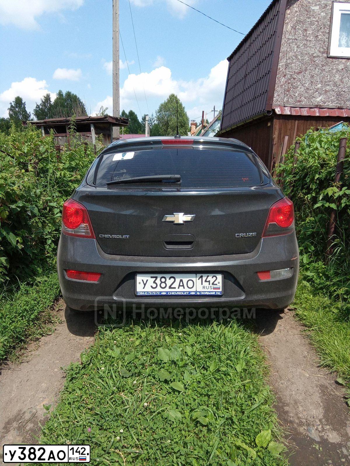 Фото автомобиля CHEVROLET CRUZE, 2012 — госномер У382АО142. Цвет: ЧЕРНЫЙ МЕТАЛЛИК