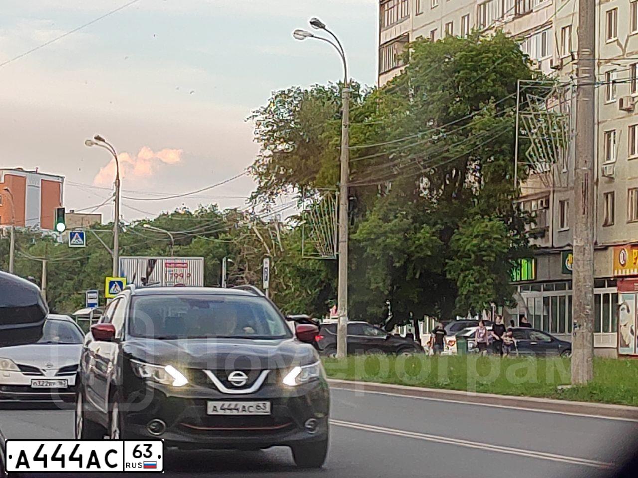 Фото автомобиля NISSAN QASHQAI, 2017 — госномер А612АВ763. Цвет: ЧЕРНЫЙ