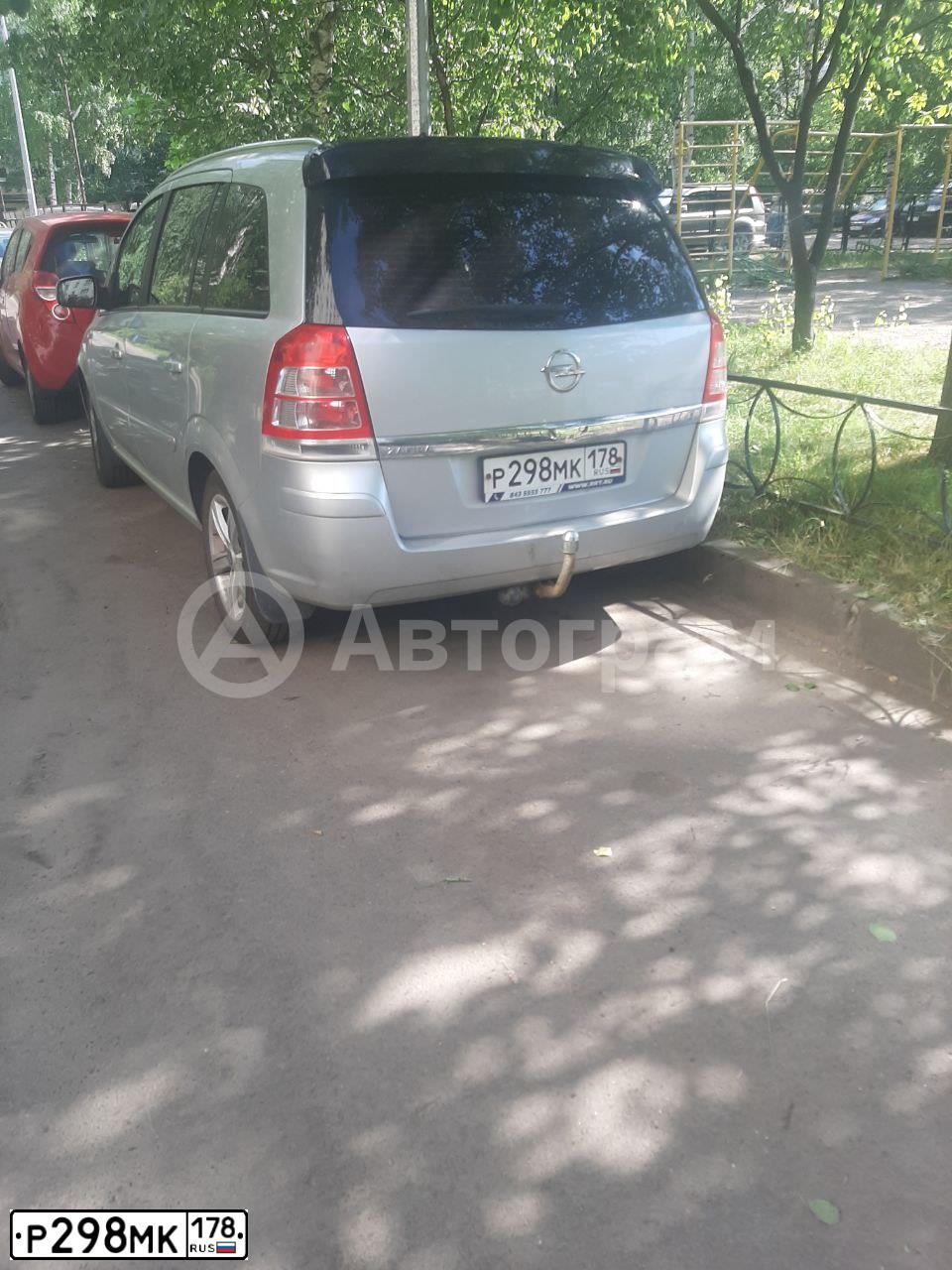 Фото автомобиля OPEL ZAFIRA, 2013 — госномер Р298МК178. Цвет: СЕРЕБРИСТЫЙ