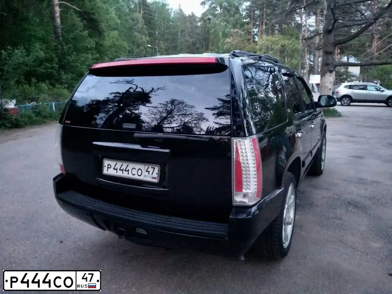 Фото автомобиля CHEVROLET TAHOE, 2008 — госномер Р444СО47. Цвет: ЧЕРНЫЙ