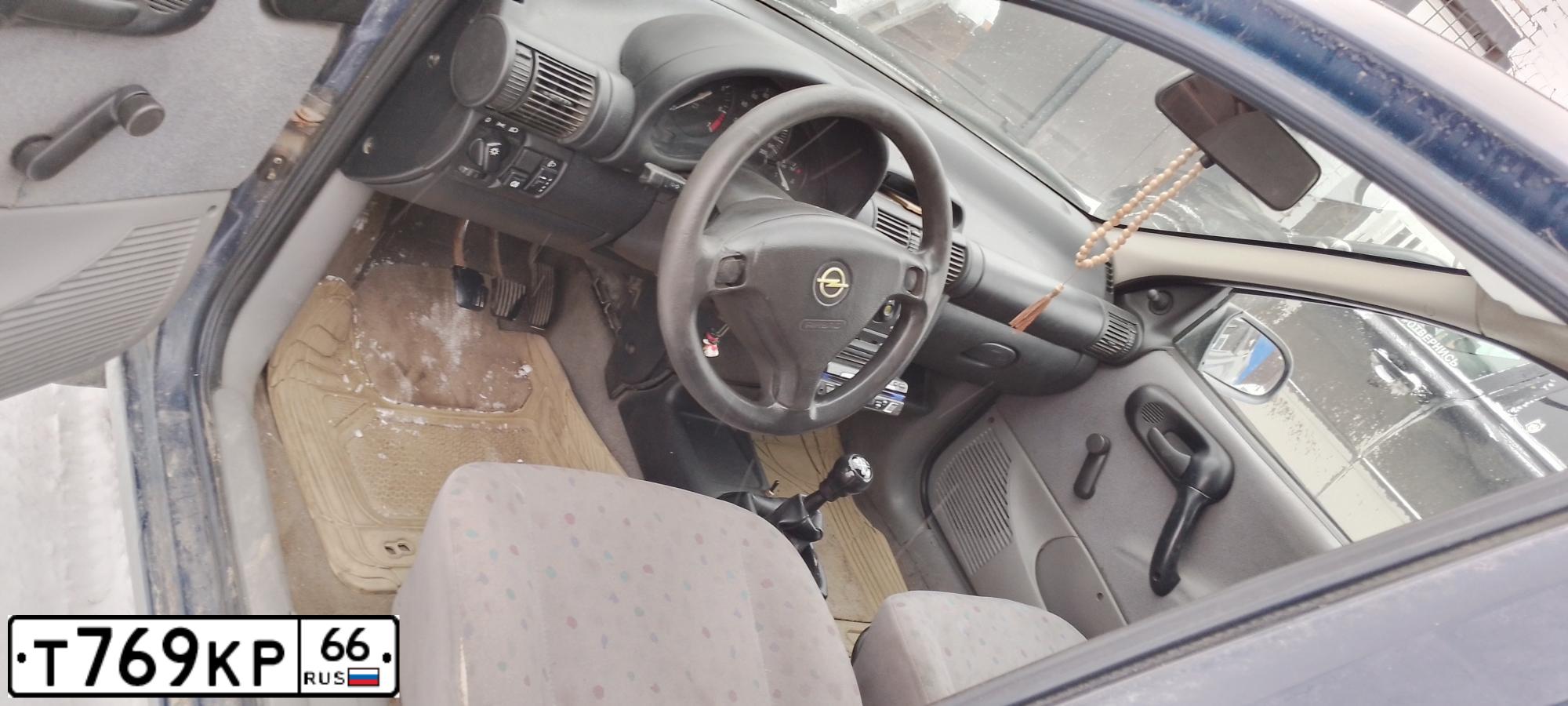 Фото автомобиля OPEL CORSA, 1998 — госномер Т769КР66. Цвет: синий