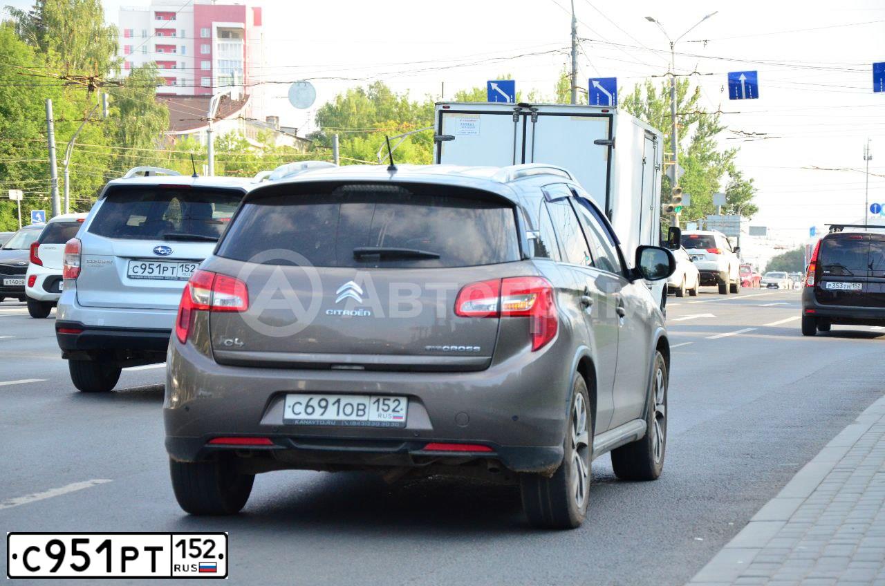 Фото автомобиля SUBARU FORESTER, 2013 — госномер М520УК152. Цвет: Серебристый