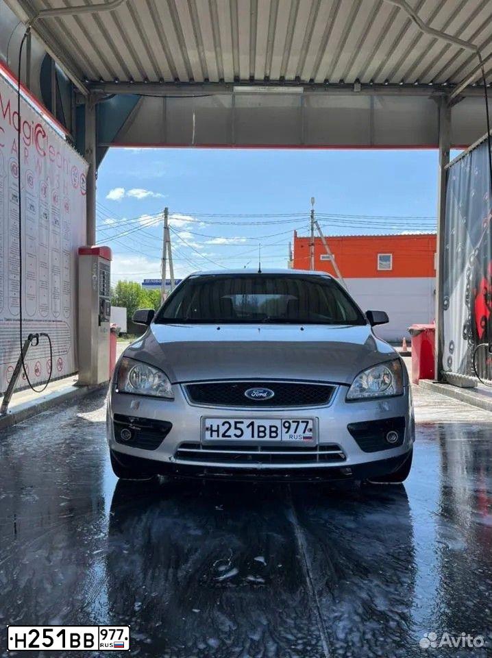 Фото автомобиля FORD FOCUS, 2007 — госномер Н251ВВ977. Цвет: Серебристый