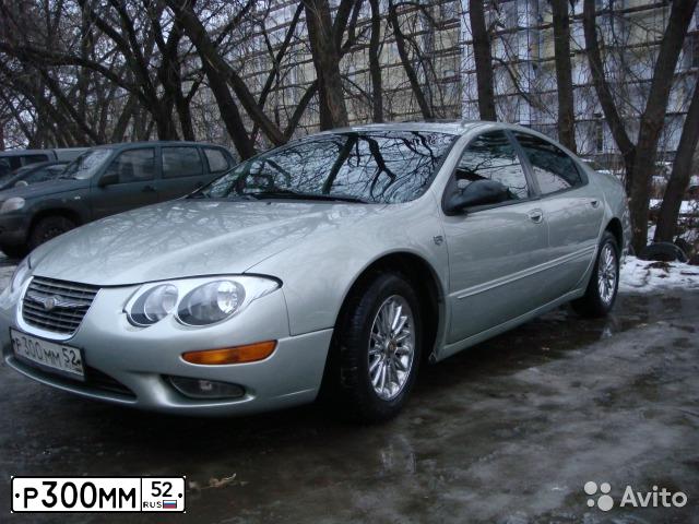 Фото автомобиля CHRYSLER R SERIE 300, 1999 — госномер О594ЕС977. Цвет: СВЕТЛО-СЕРЫЙ