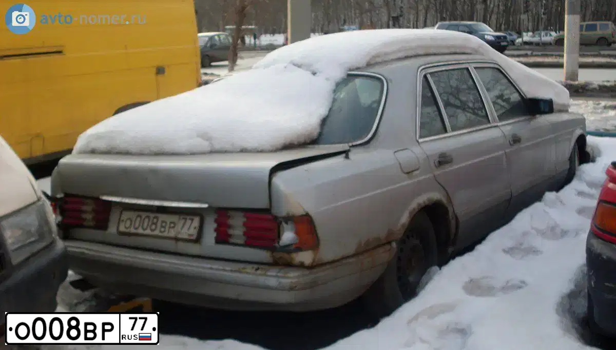 Фото автомобиля MERCEDES S-KLASSE, 1991 — госномер О008ВР77. Цвет: СЕРЫЙ