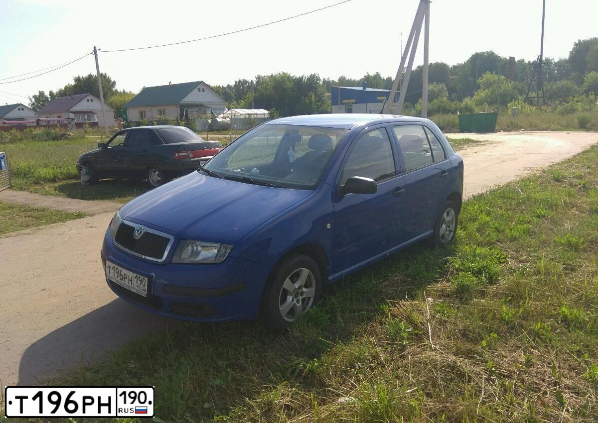Фото автомобиля SKODA FABIA, 2007 — госномер Т196РН190. Цвет: синий
