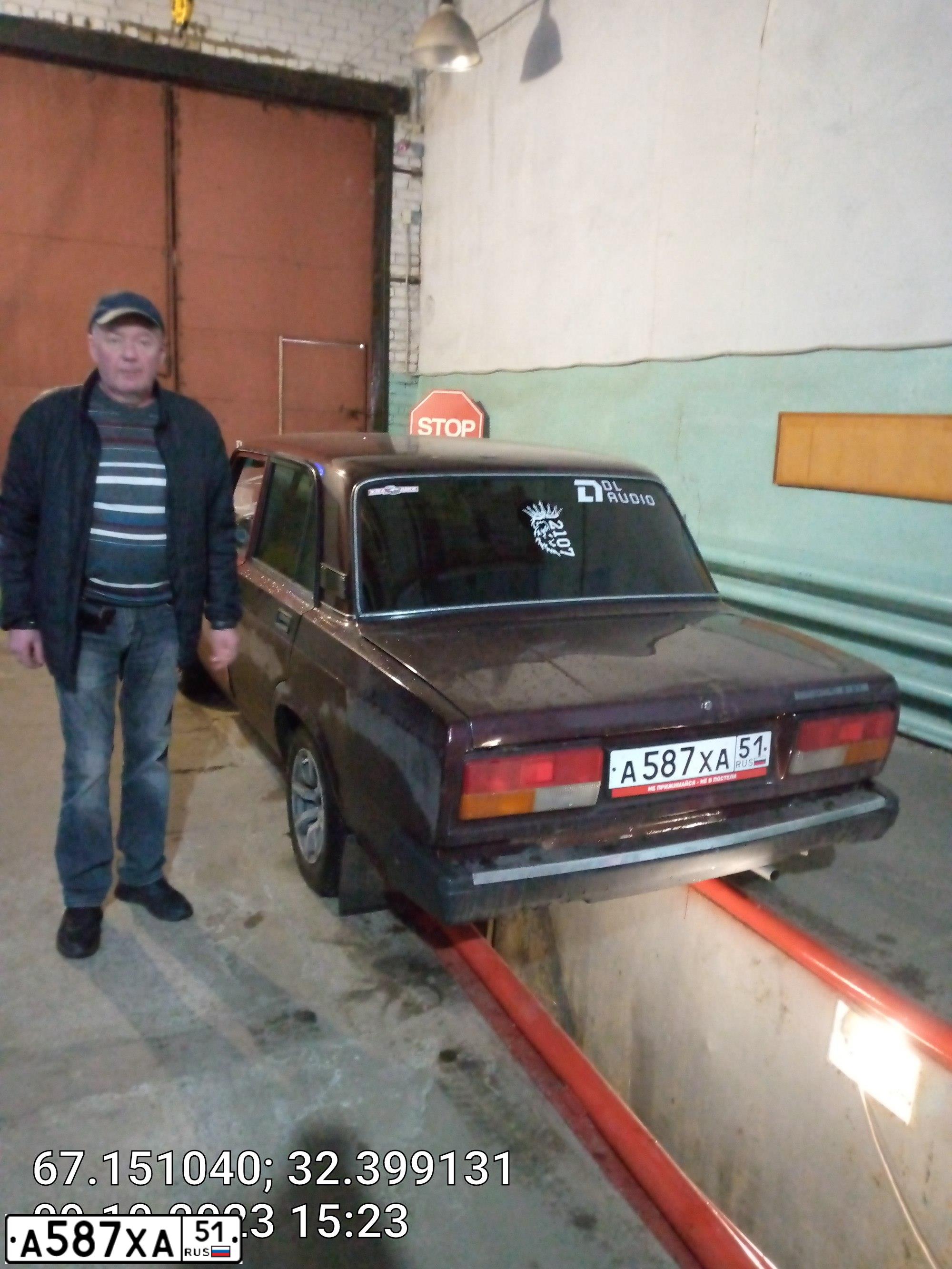 Фото автомобиля LADA 2107 LADA, 2010 — госномер А587ХА51. Цвет: ТЕМНО-ВИШНЕВЫЙ