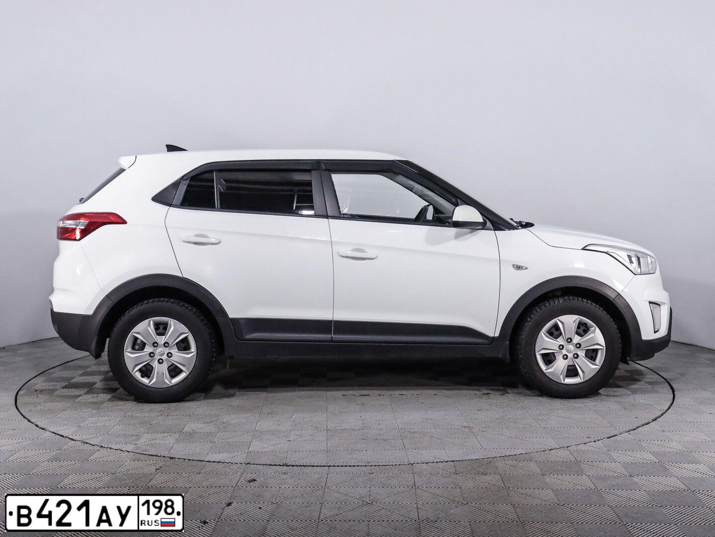 Фото автомобиля HYUNDAI CRETA, 2018 — госномер В421АУ198. Цвет: Белый