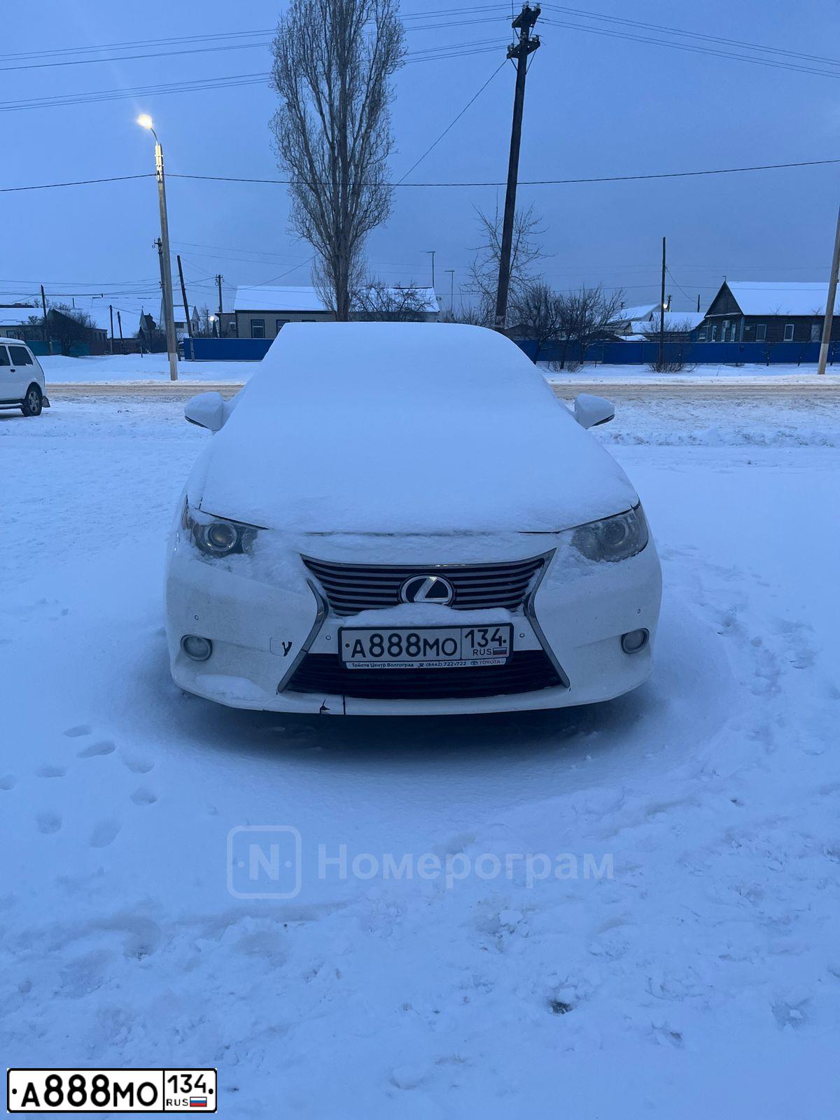 Фото автомобиля LEXUS ES, 2013 — госномер А888МО134. Цвет: БЕЛЫЙ