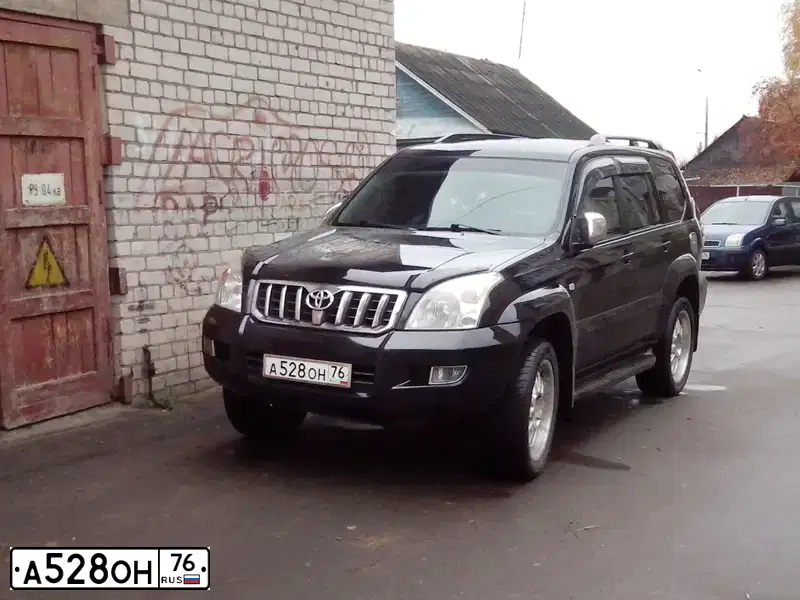 Фото автомобиля TOYOTA LANDCRUISER, 2008 — госномер А746НВ51. Цвет: ЧЕРНЫЙ