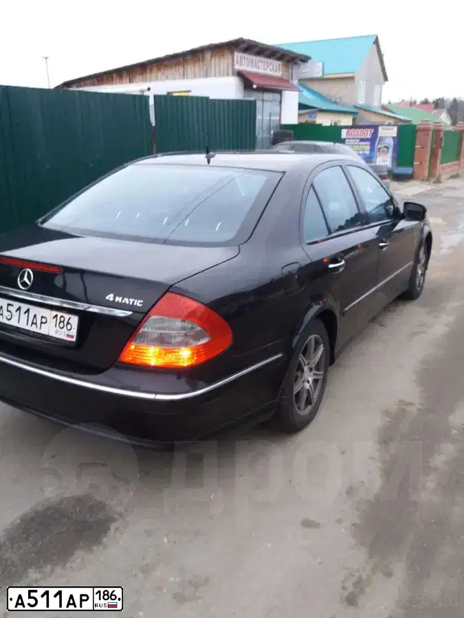 Фото автомобиля MERCEDES E-KLASSE, 2006 — госномер М738ВХ186. Цвет: ЧЕРНЫЙ