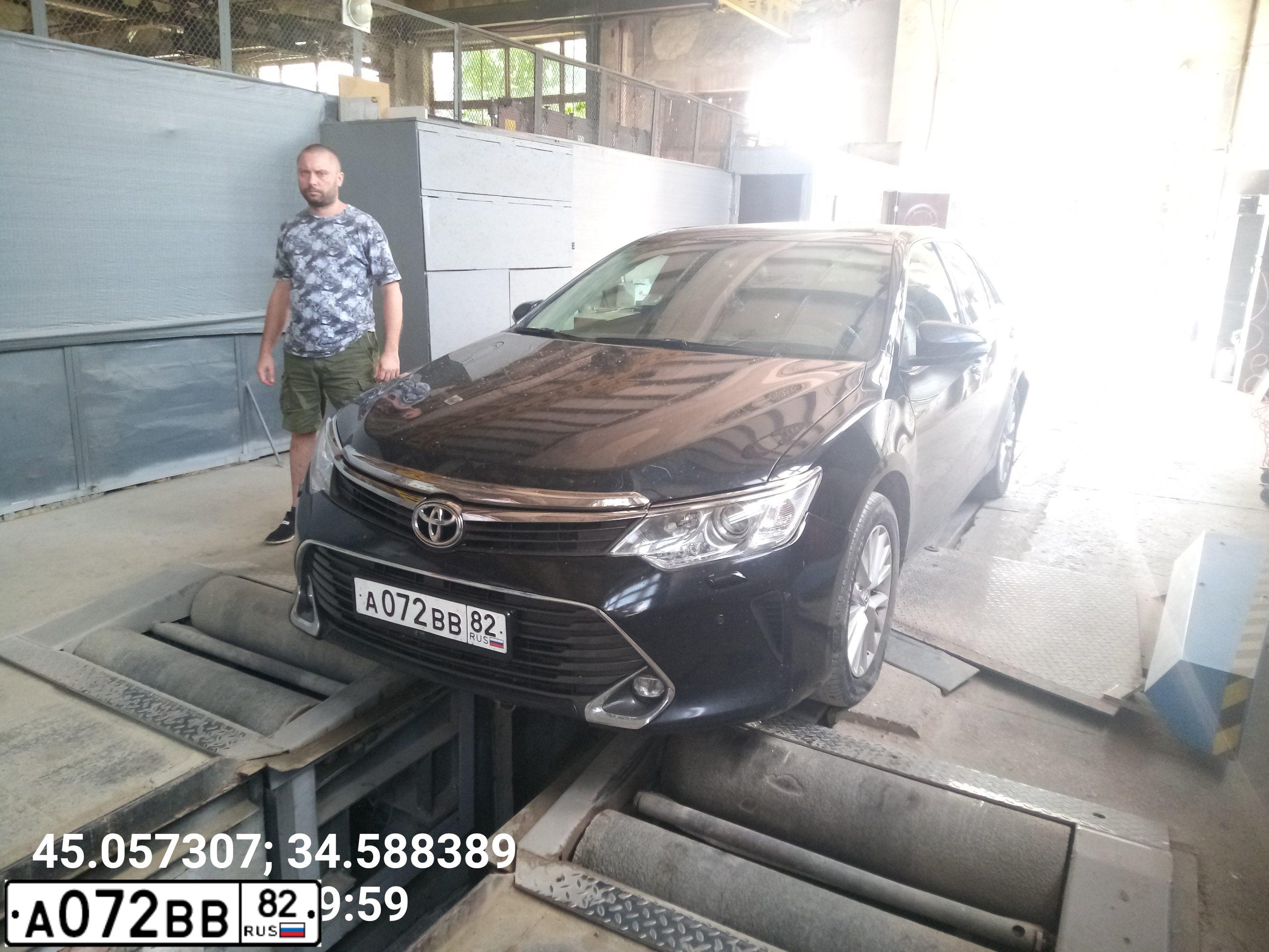 Фото автомобиля TOYOTA CAMRY, 2015 — госномер М040ТР82. Цвет: ЧЕРНЫЙ МЕТАЛЛИК