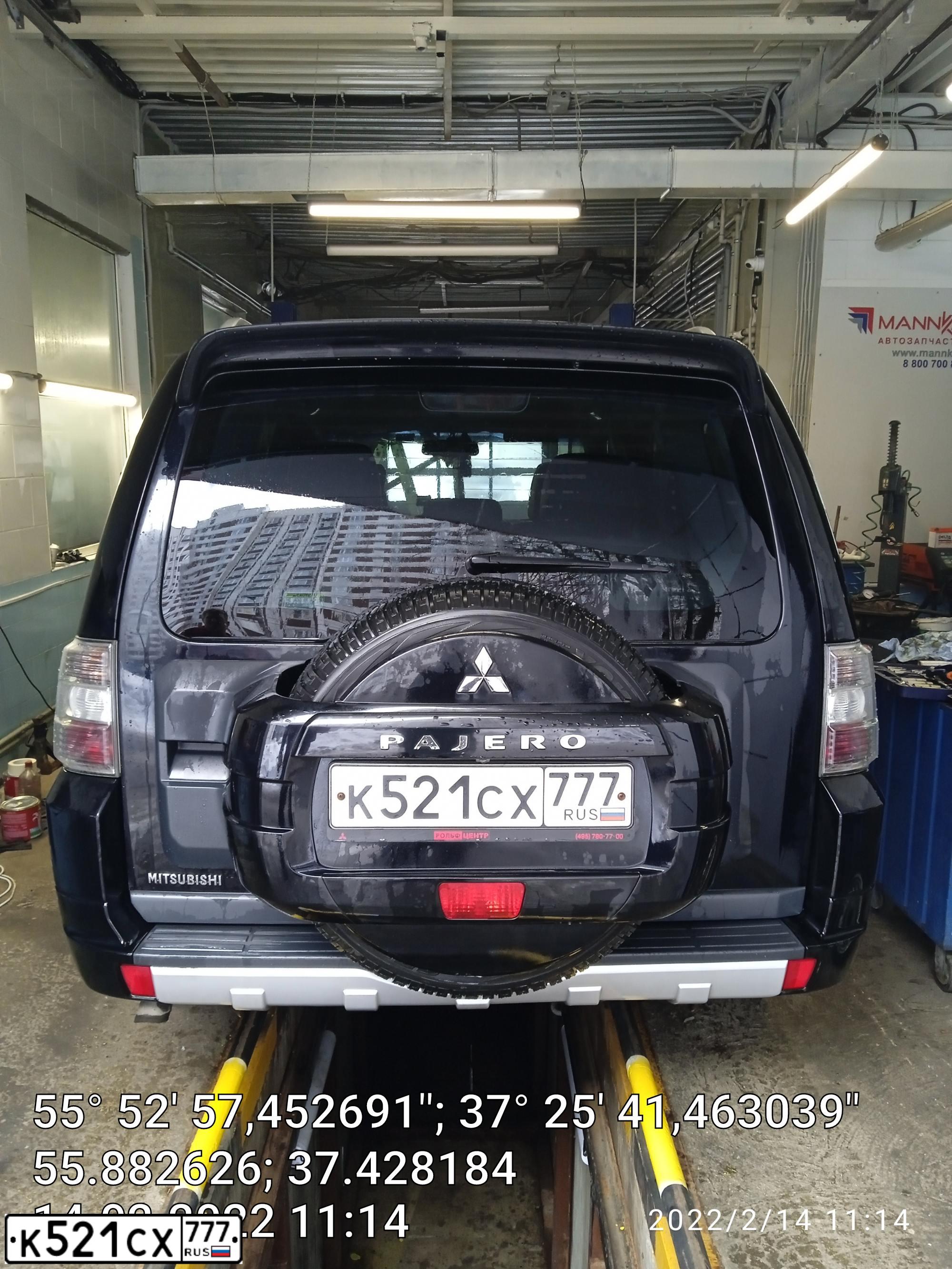 Фото автомобиля MITSUBISHI PAJERO, 2011 — госномер Е217ВЕ11. Цвет: ЧЕРНЫЙ