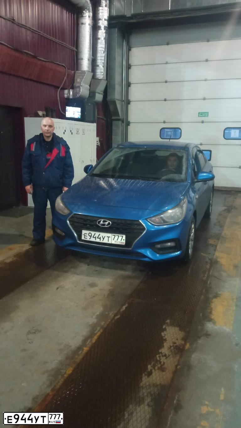 Фото автомобиля HYUNDAI SOLARIS, 2016 — госномер Е578ОР750. Цвет: Белый