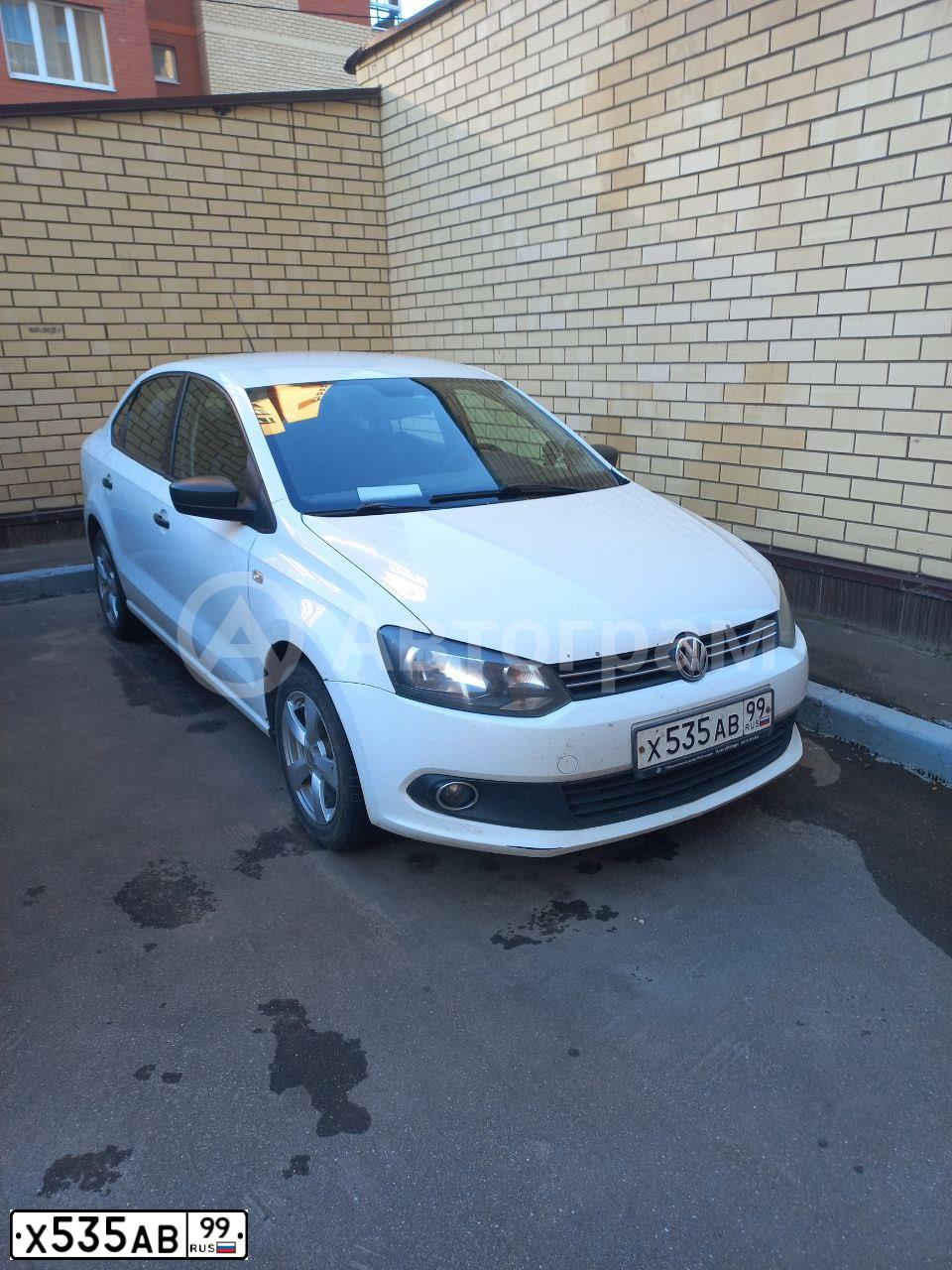 Фото автомобиля VOLKSWAGEN POLO, 2012 — госномер Х535АВ99. Цвет: БЕЛЫЙ