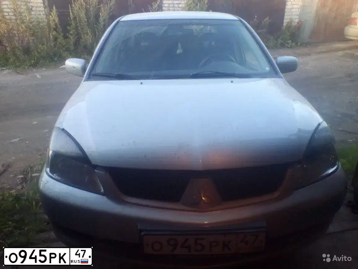 Фото автомобиля MITSUBISHI LANCER, 2007 — госномер О945РК47. Цвет: СЕРЕБРИСТЫЙ