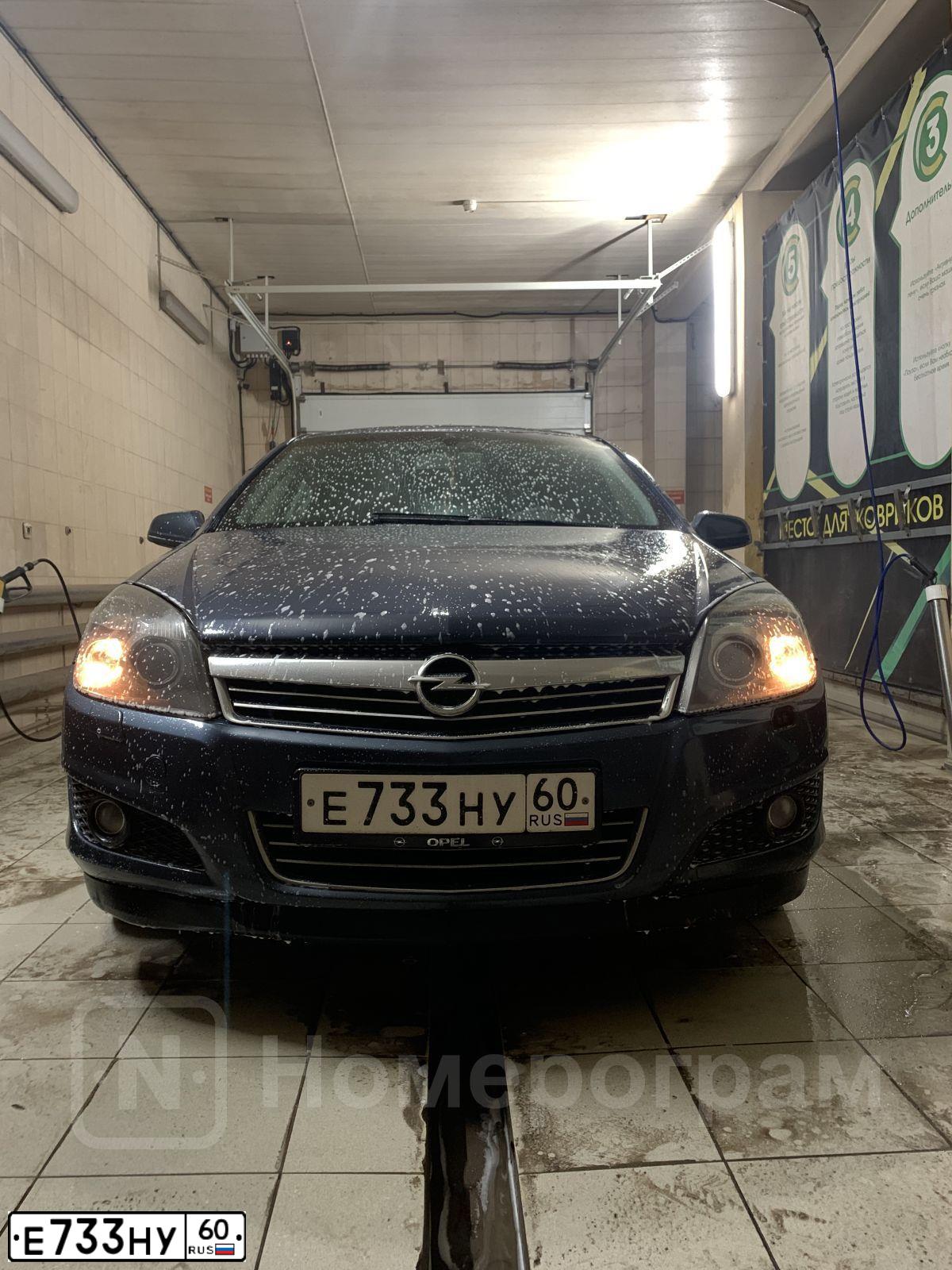 Фото автомобиля OPEL ASTRA, 2007 — госномер Е733НУ60. Цвет: ТЕМНО-СЕРЫЙ