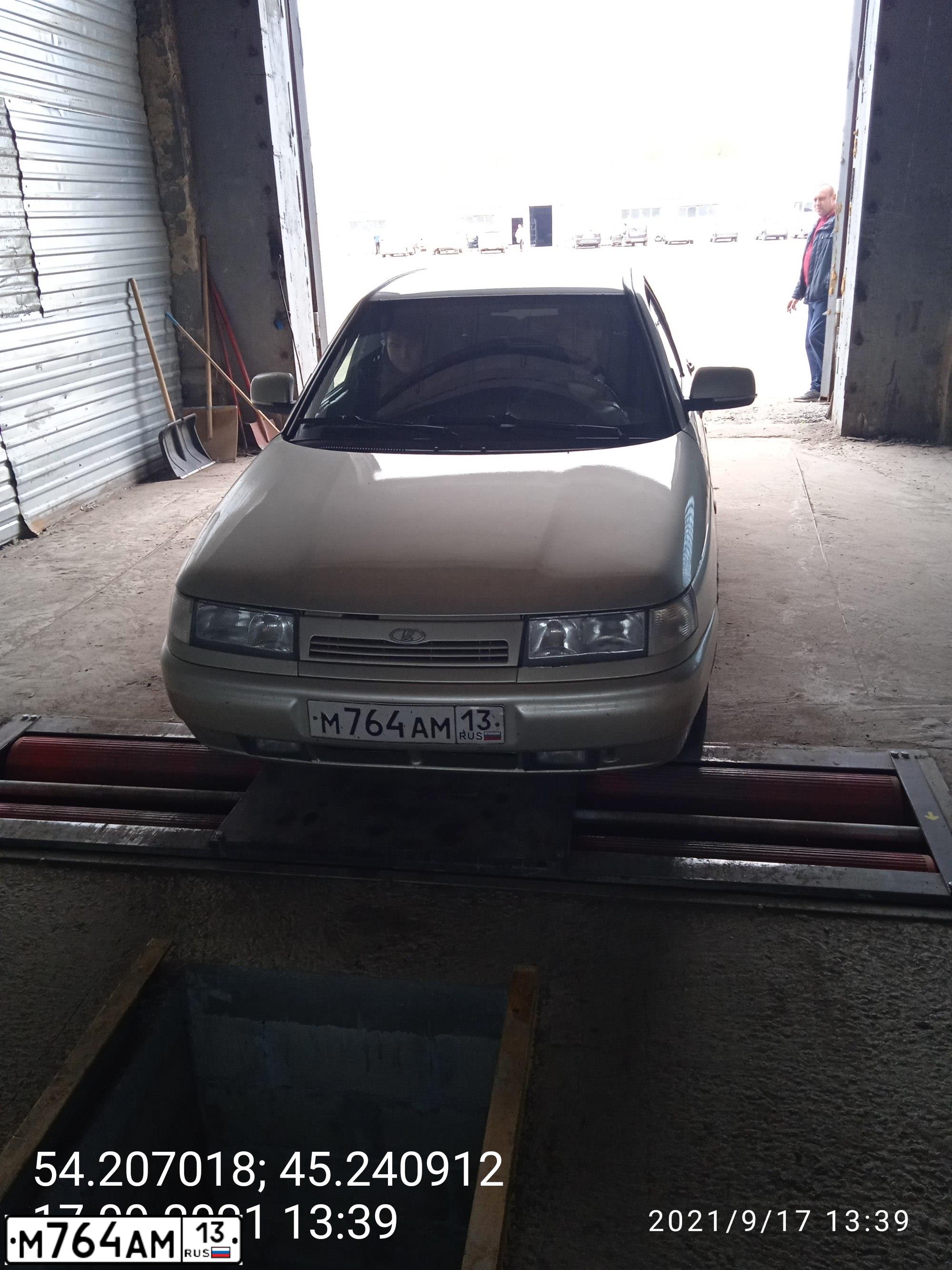 Фото автомобиля LADA 2110 LADA, 2005 — госномер М764АМ13. Цвет: СЕРЕБРИСТО-БЕЖЕВЫЙ